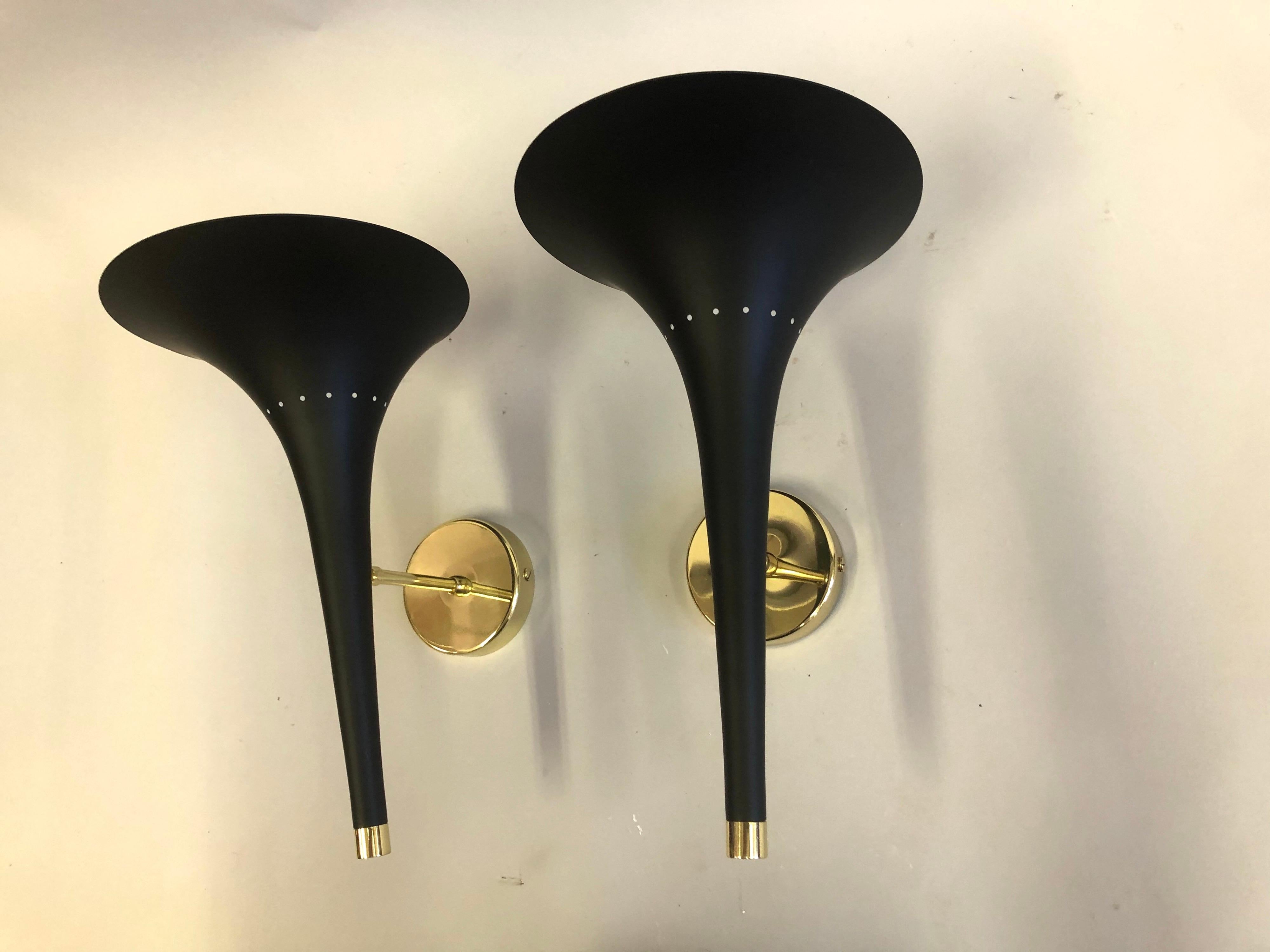 Pair of Italian Mid-Century Modern Sconces Attributed to Stilnovo In Excellent Condition For Sale In New York, NY