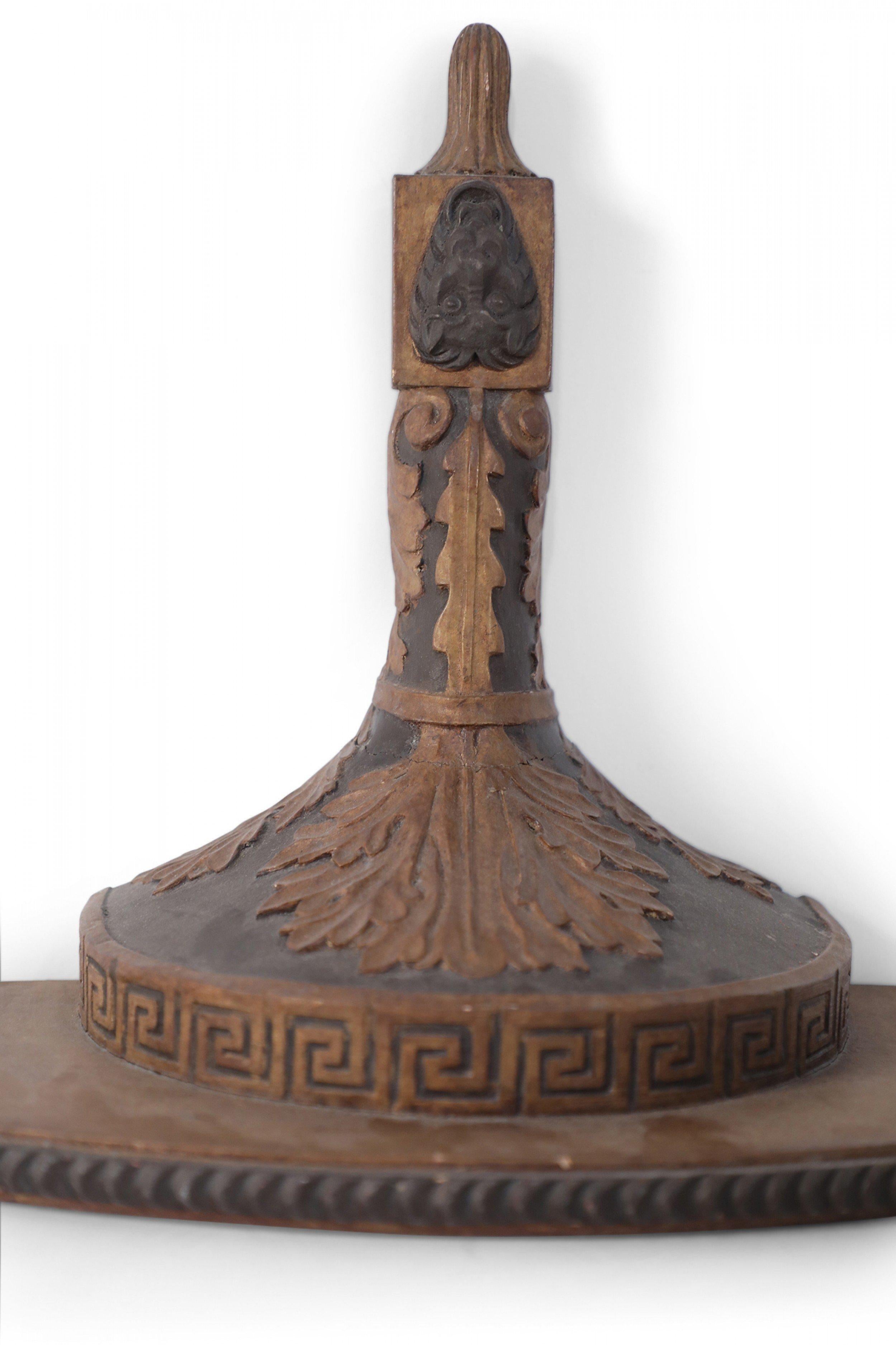 Holzpaar im neoklassischen Stil, geschnitzter griechischer Schlüssel und Akanthusblatt-Design, 2 Paare im Zustand „Gut“ im Angebot in New York, NY