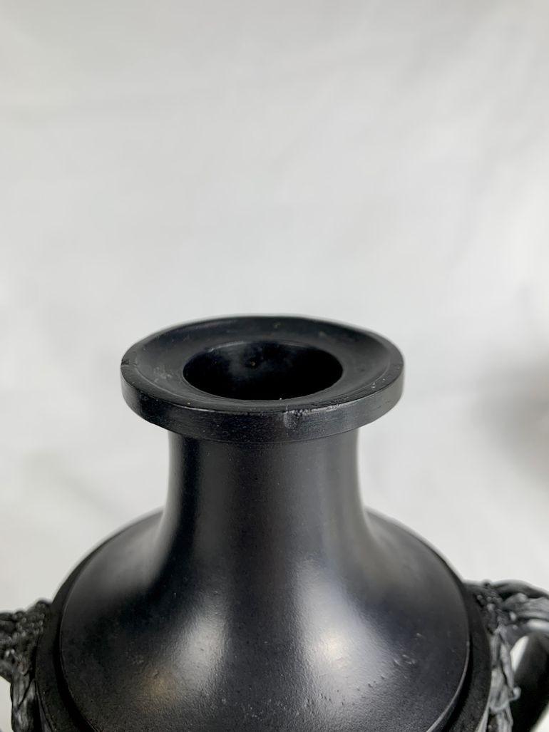 2 coppie di urne e cassette in basalto nero Wedgwood & Bentley del XVIII secolo in vendita 9