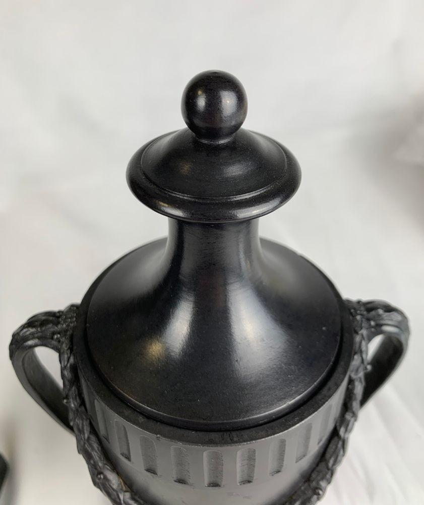 2 coppie di urne e cassette in basalto nero Wedgwood & Bentley del XVIII secolo in vendita 10