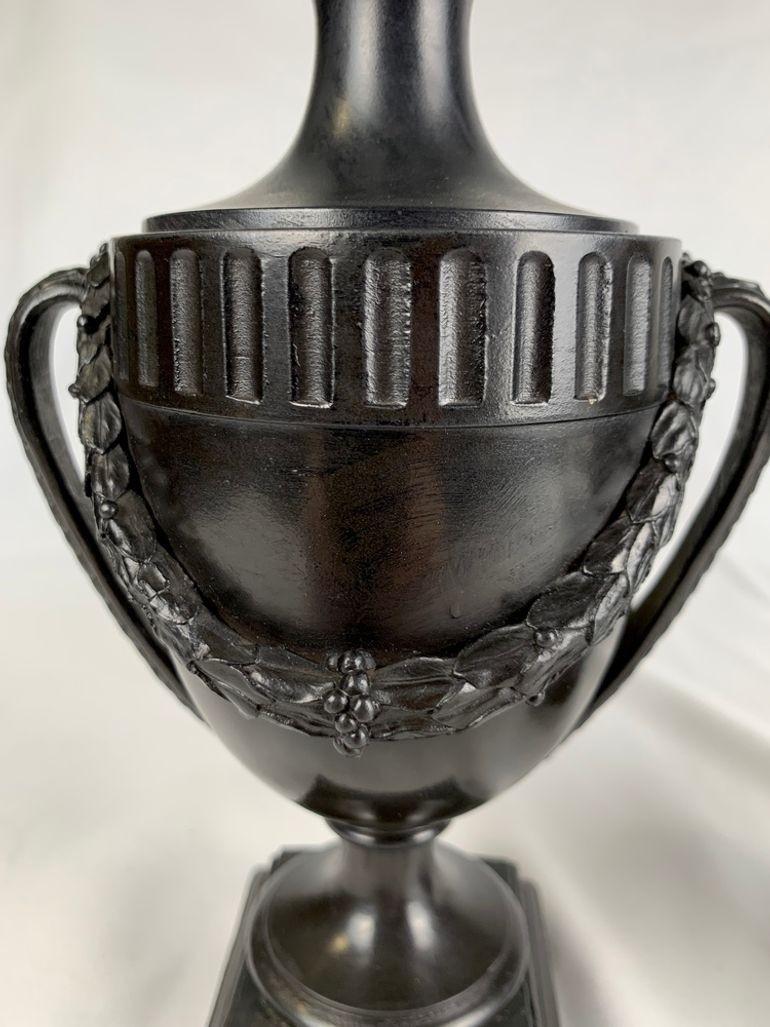 2 coppie di urne e cassette in basalto nero Wedgwood & Bentley del XVIII secolo in vendita 11