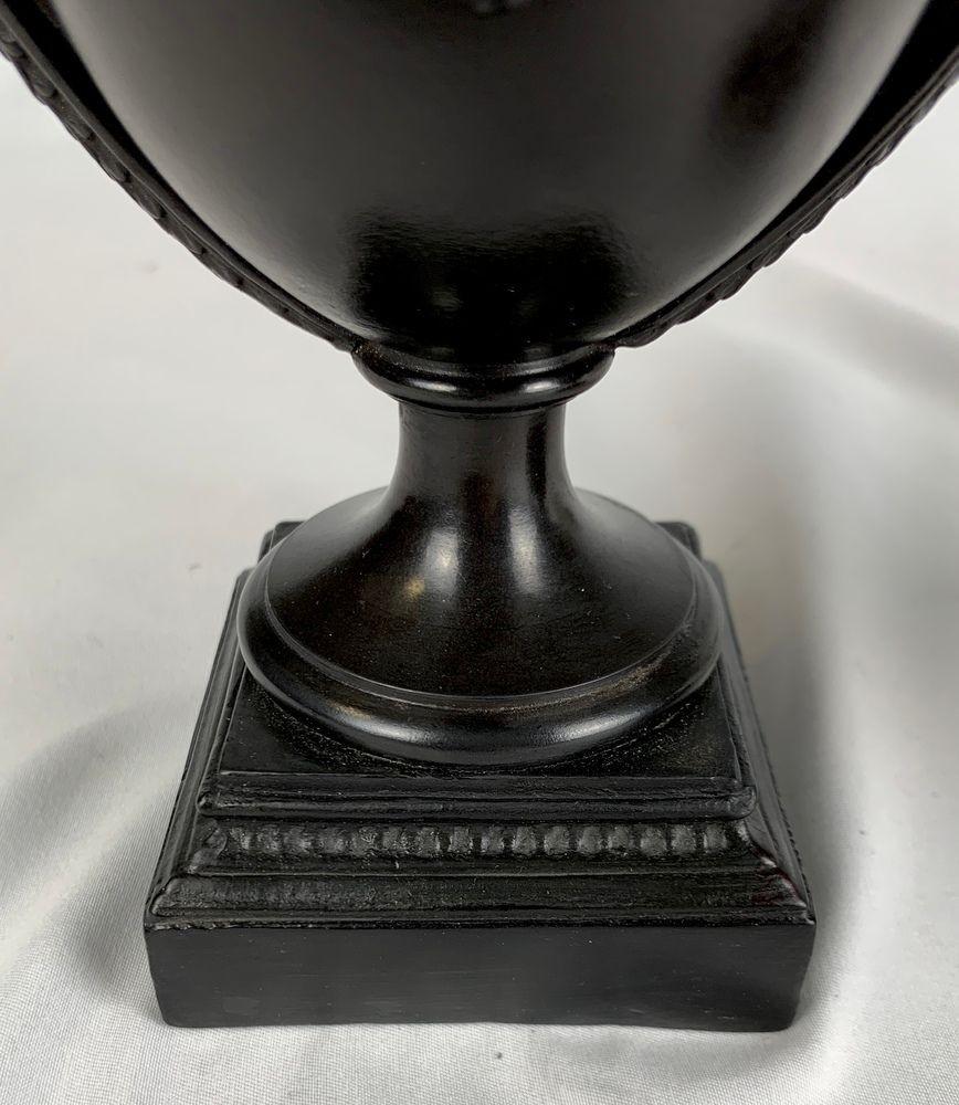 2 coppie di urne e cassette in basalto nero Wedgwood & Bentley del XVIII secolo in vendita 12