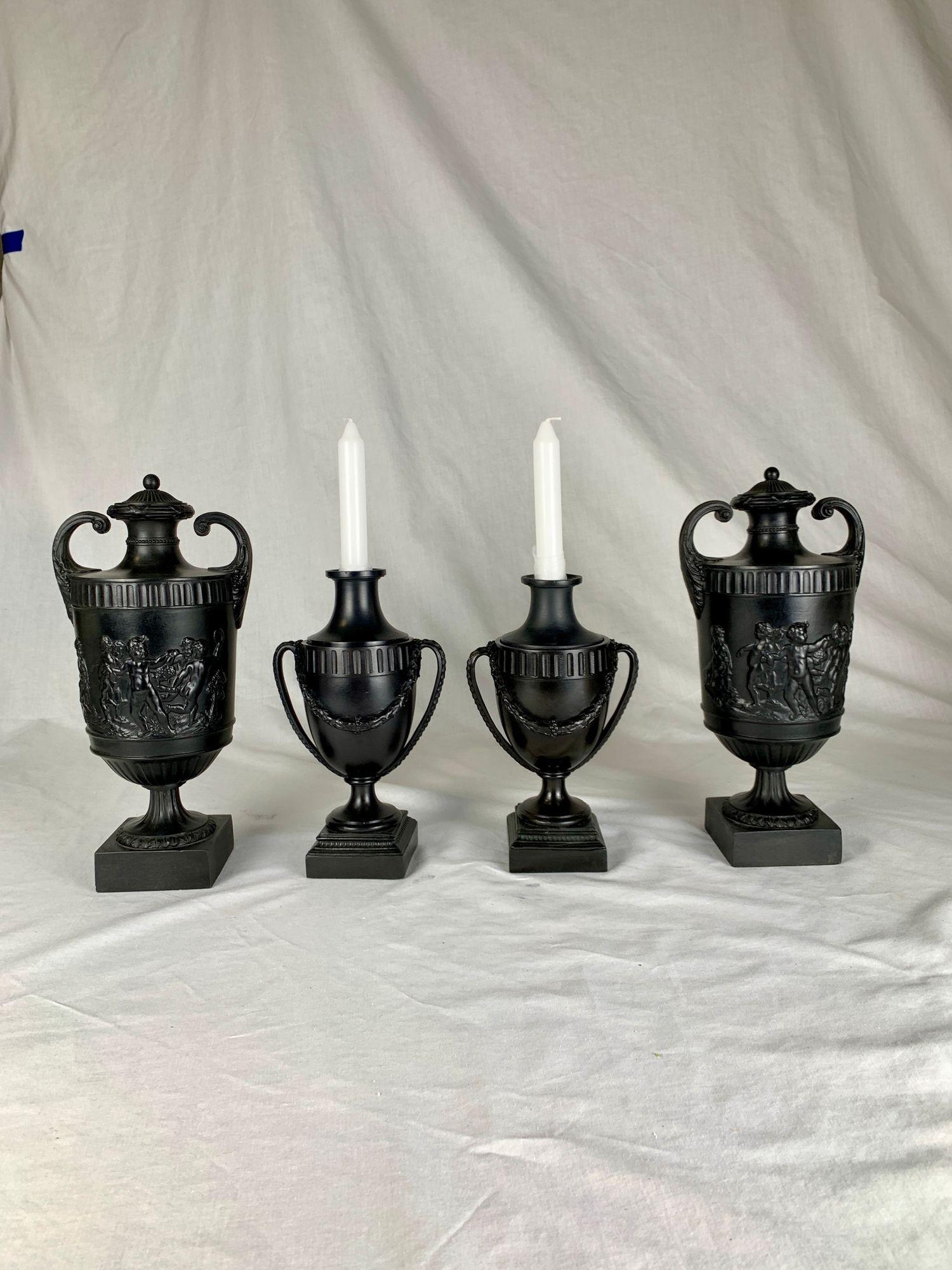 Questo set di quattro capolavori in basalto nero, realizzati da Wedgwood & Bentley nei loro stabilimenti in Etruria intorno al 1775, rappresenta l'apice del design neoclassico inglese del XVIII secolo.
Ogni pezzo dimostra l'impareggiabile padronanza