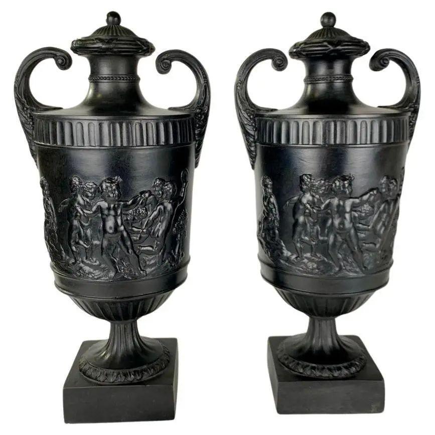 Neoclassico 2 coppie di urne e cassette in basalto nero Wedgwood & Bentley del XVIII secolo in vendita