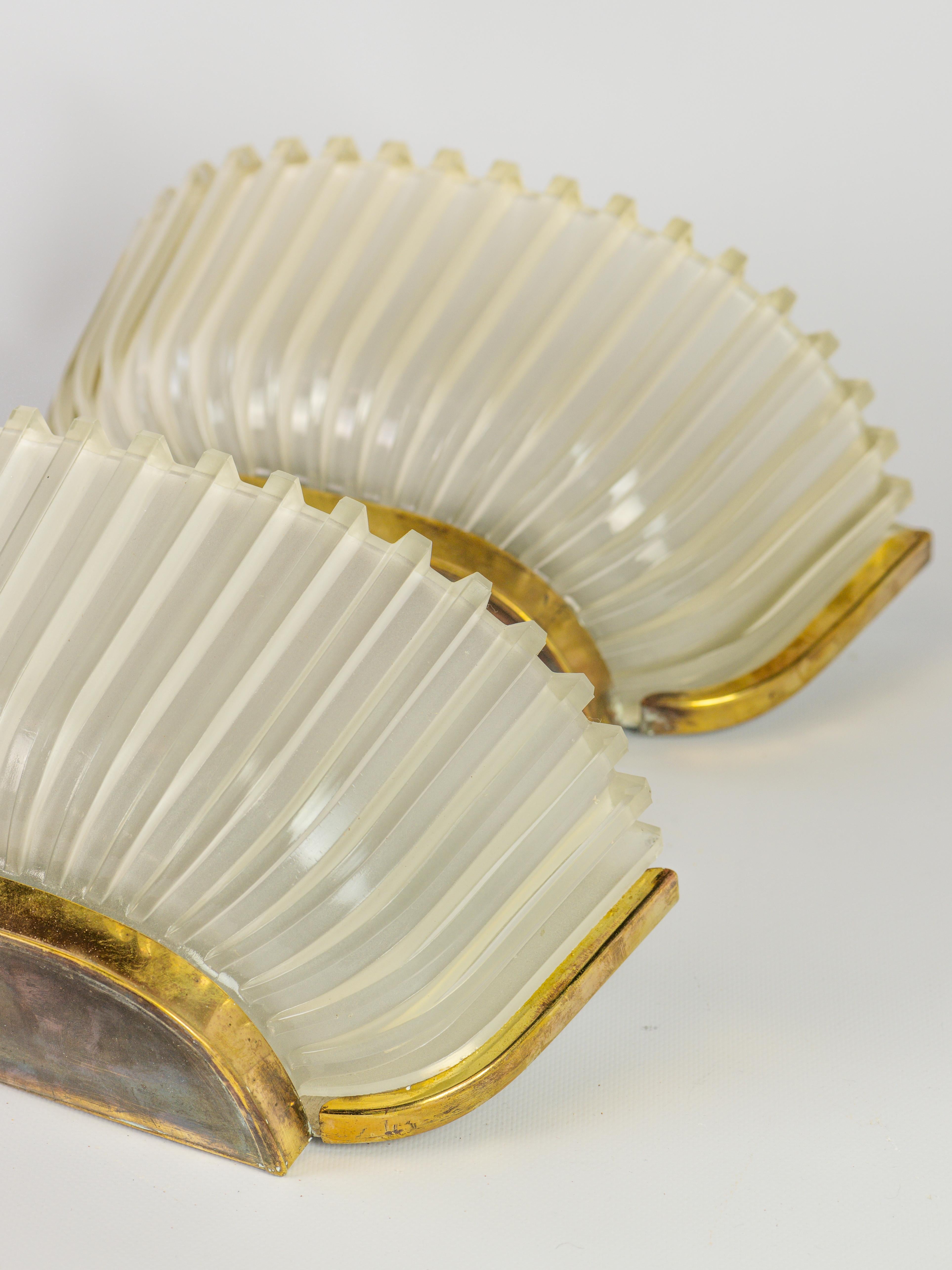 Mid-Century Modern 2 paires d'appliques en verre et laiton en vente