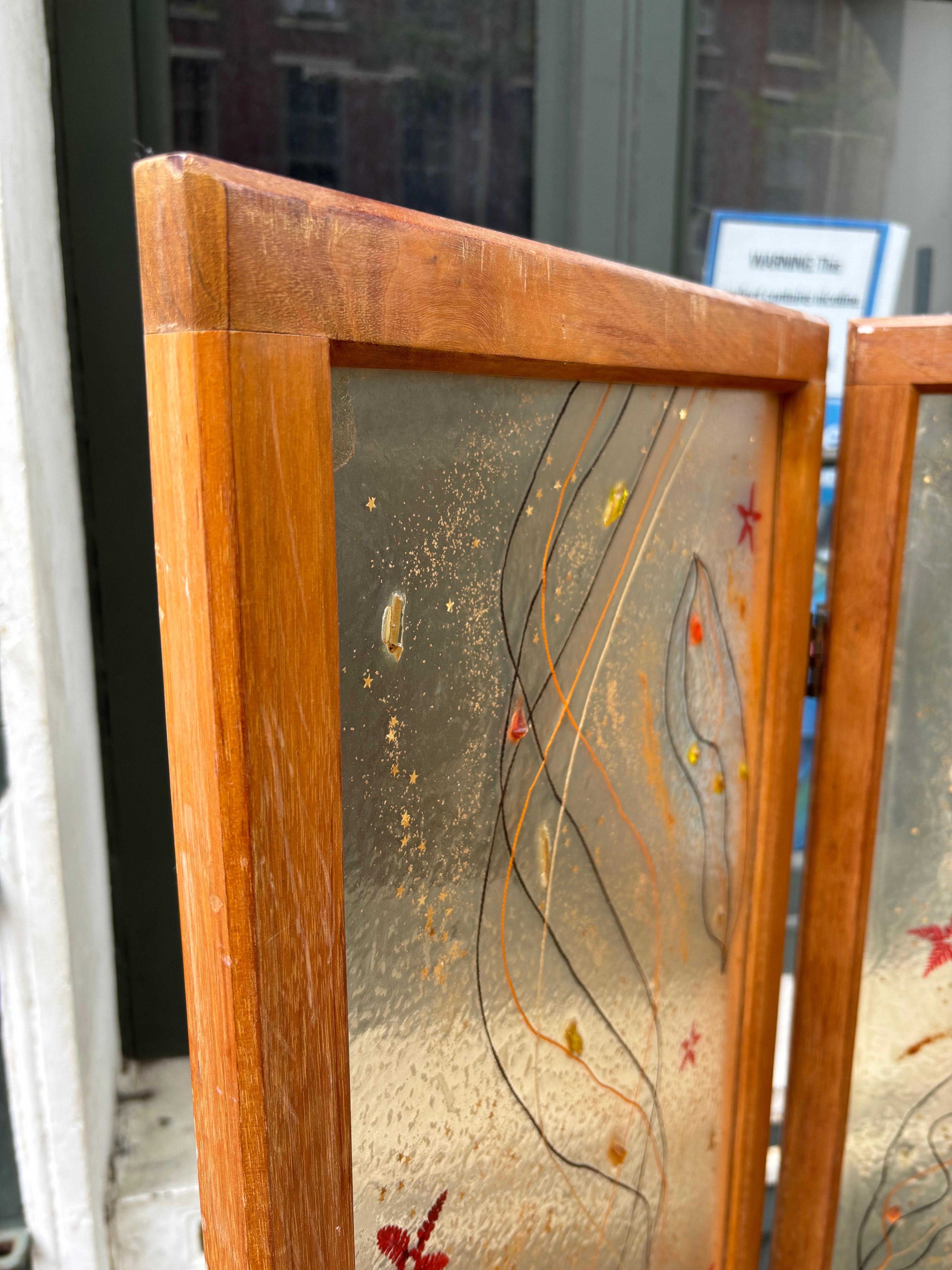 2 Panel Folding Screen with Abstract Lucite Panels In Good Condition For Sale In Philadelphia, PA