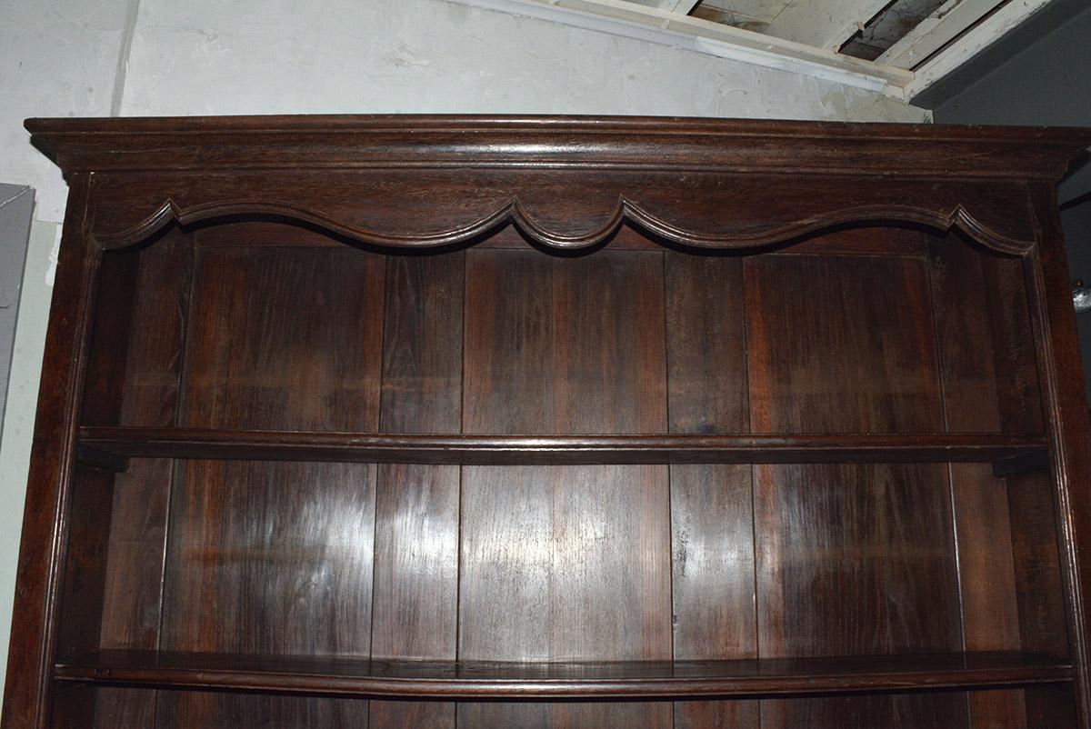 2 Part 19th Century Welsh Cupboard In Good Condition For Sale In Sheffield, MA