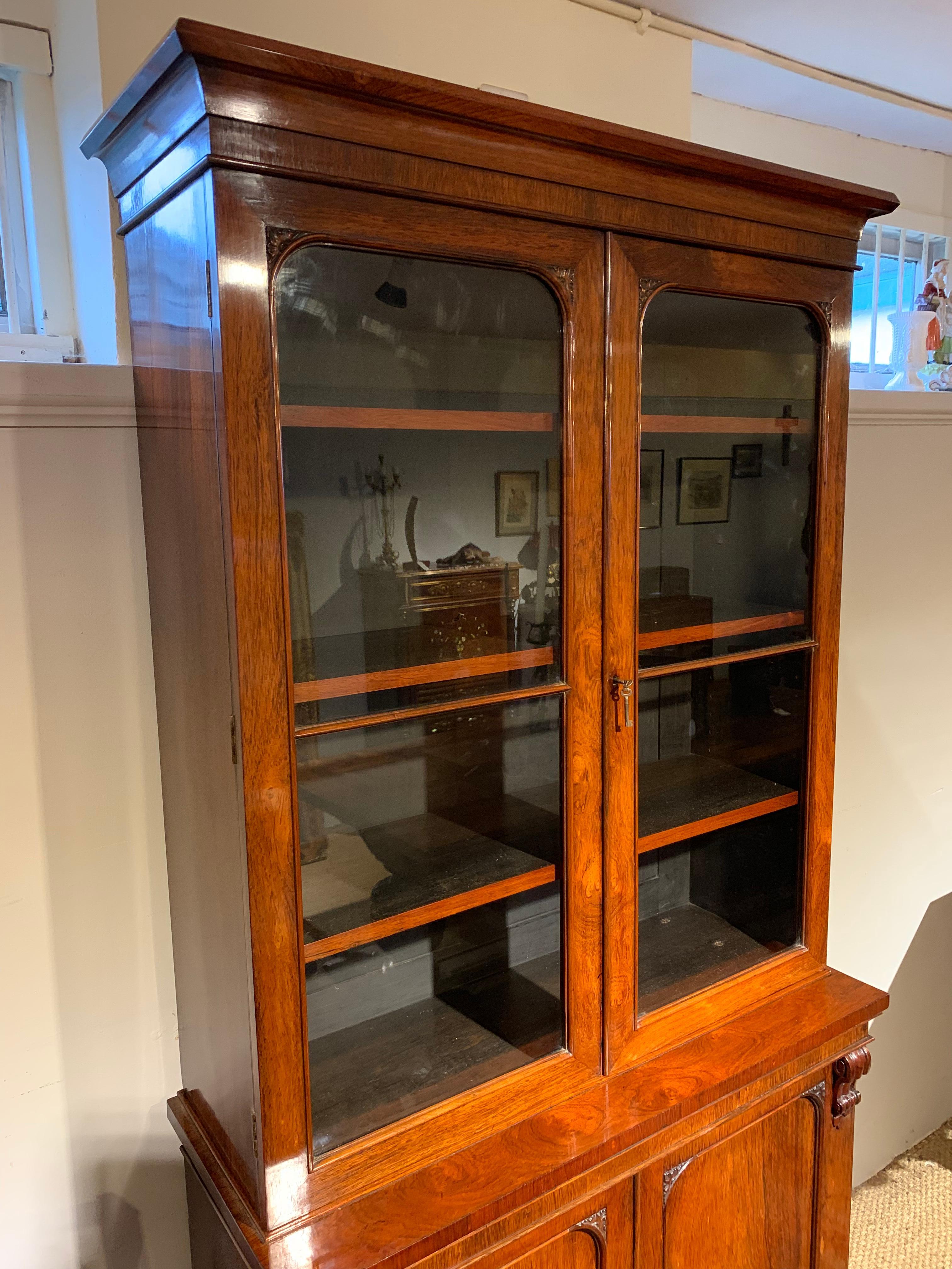 Lovely early 19th century 2 part bookcase, English dating to around the 1850s 

The top section having 3 fully adjustable shelves (shelf depth 10 inches ) 1 fully adjustable shelf in the base section 

This piece has been through our workshops,