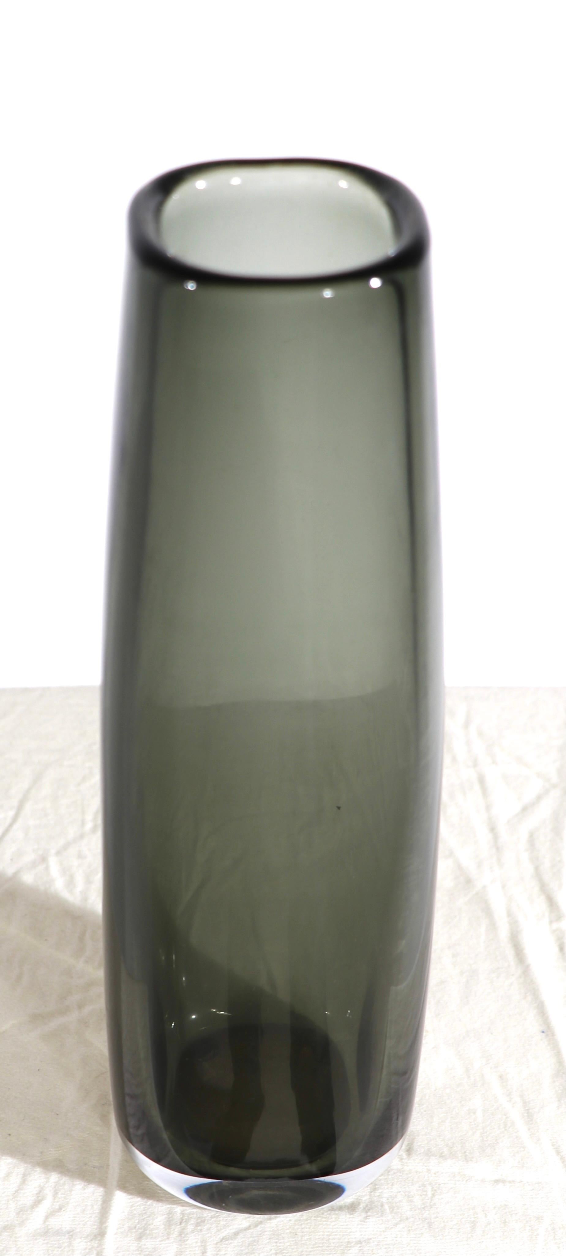 Verre d'art 2 Pc. Vases Sommerso gris et transparent Nils Landberg pour Orrefors en vente