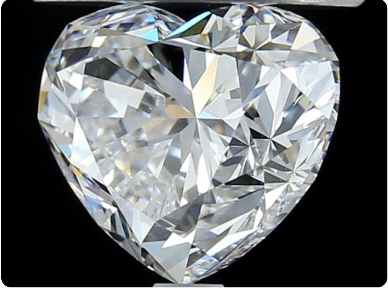 Heart Cut 2 pcs Natural Diamonds - 0.60 ct - Heart - E, D (colourless) - SI1- GIA Cert For Sale