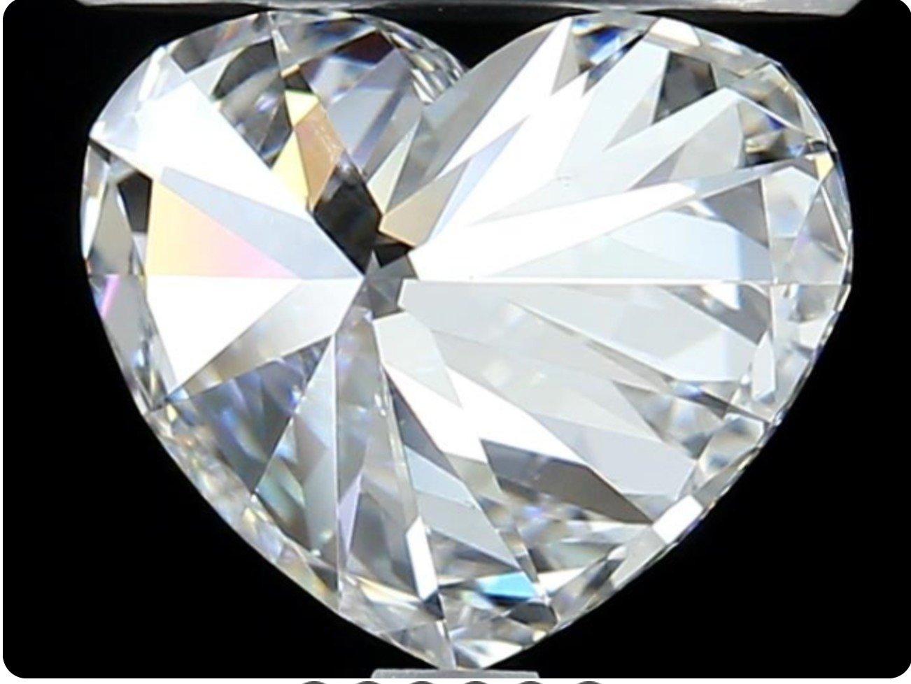 2 pcs Natural Diamonds - 0.60 ct - Heart - E, D (colourless) - SI1- GIA Cert In New Condition For Sale In רמת גן, IL