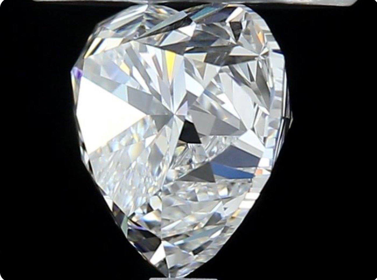 Women's or Men's 2 pcs Natural Diamonds - 0.60 ct - Heart - E, D (colourless) - SI1- GIA Cert For Sale