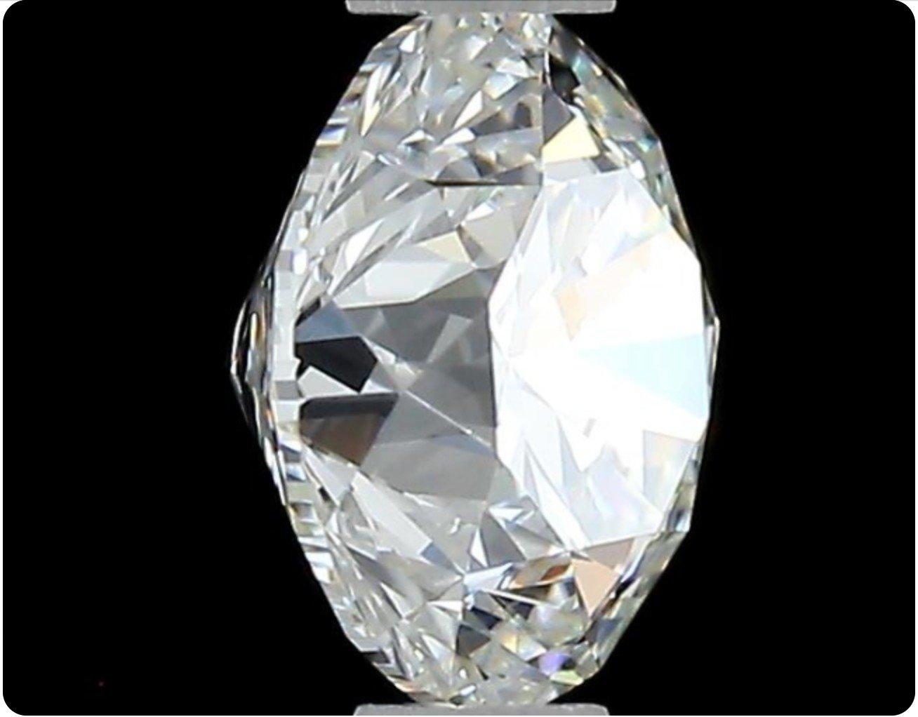 2 pcs Natural Diamonds, 0.82 ct - Round - G - VS2, GIA Certificate In New Condition For Sale In רמת גן, IL