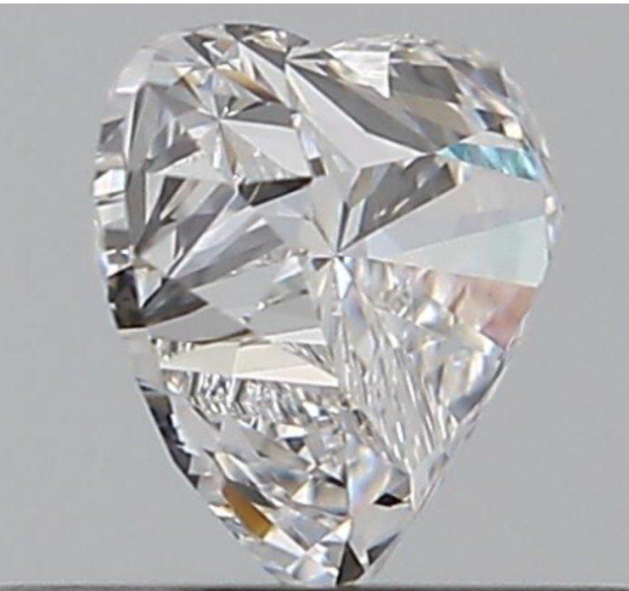 2 Pcs Natural Diamonds, 1.00 Ct, Heart, D 'Colourless' VS1, GIA Certificate In New Condition For Sale In רמת גן, IL