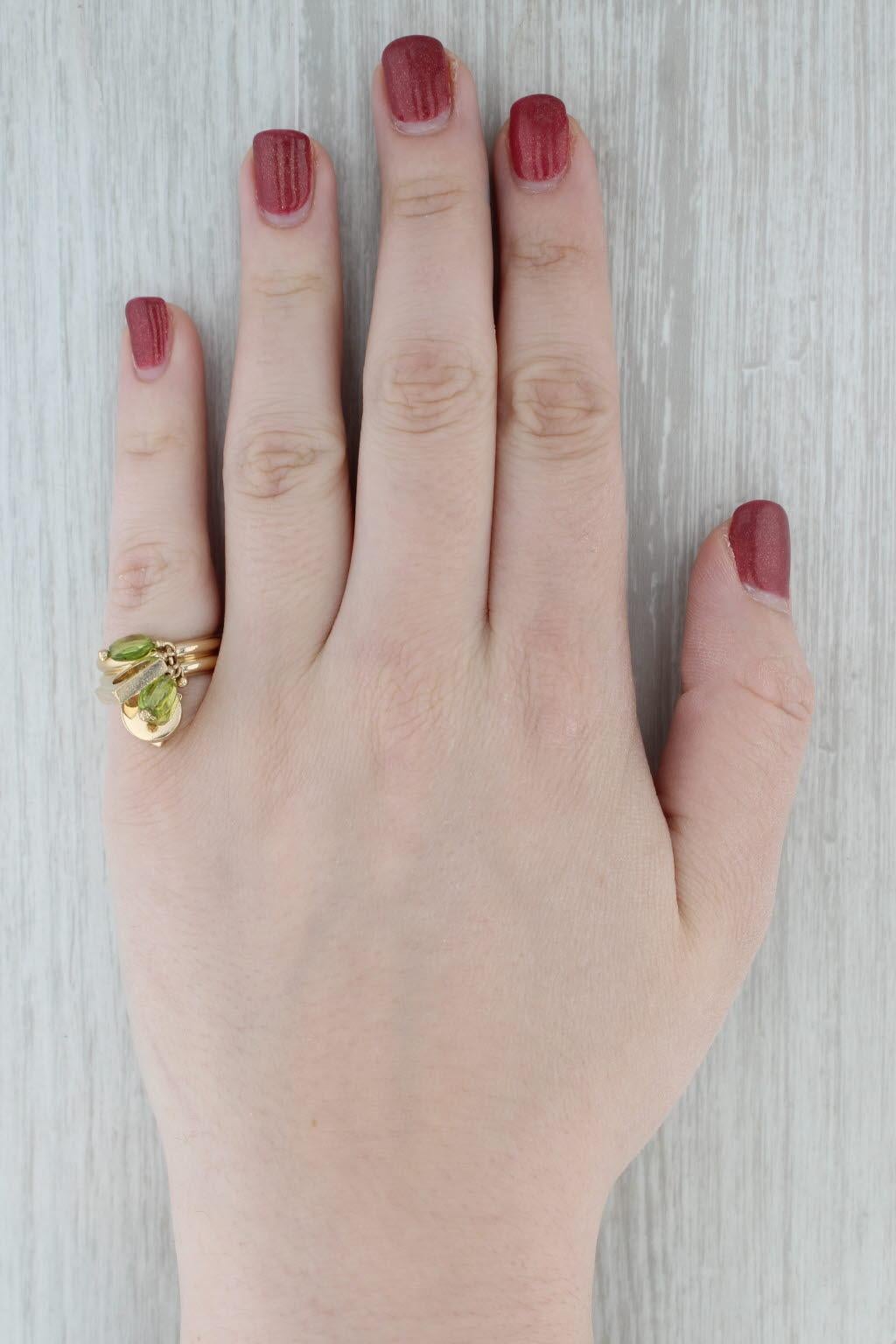 2 Peridots Abstract Charm Ring 18k Yellow Gold Size 6 Cocktail Dolce For Sale 4