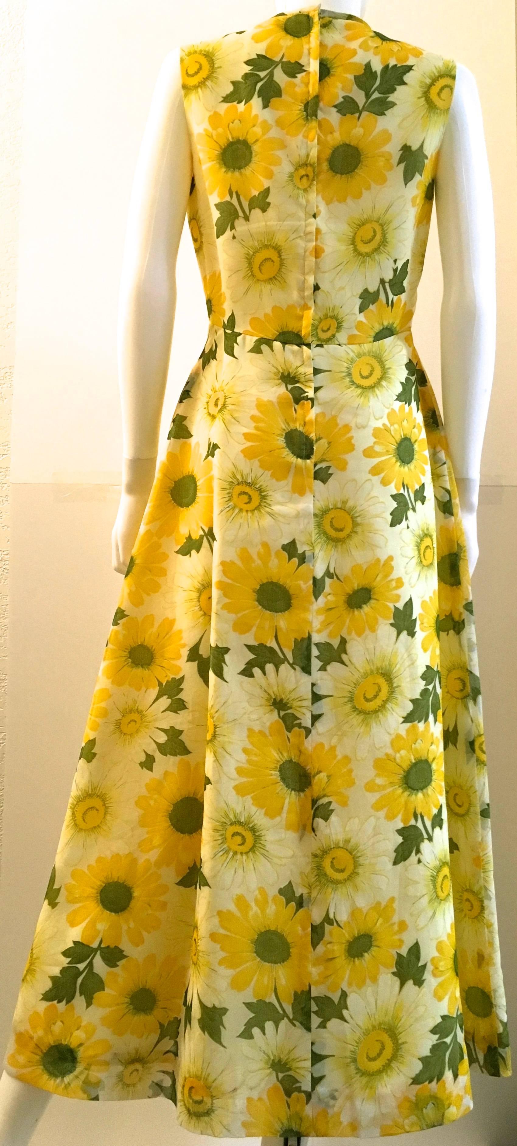 2 Piece Dress Set - Floral Print - 1970's In Excellent Condition For Sale In Boca Raton, FL