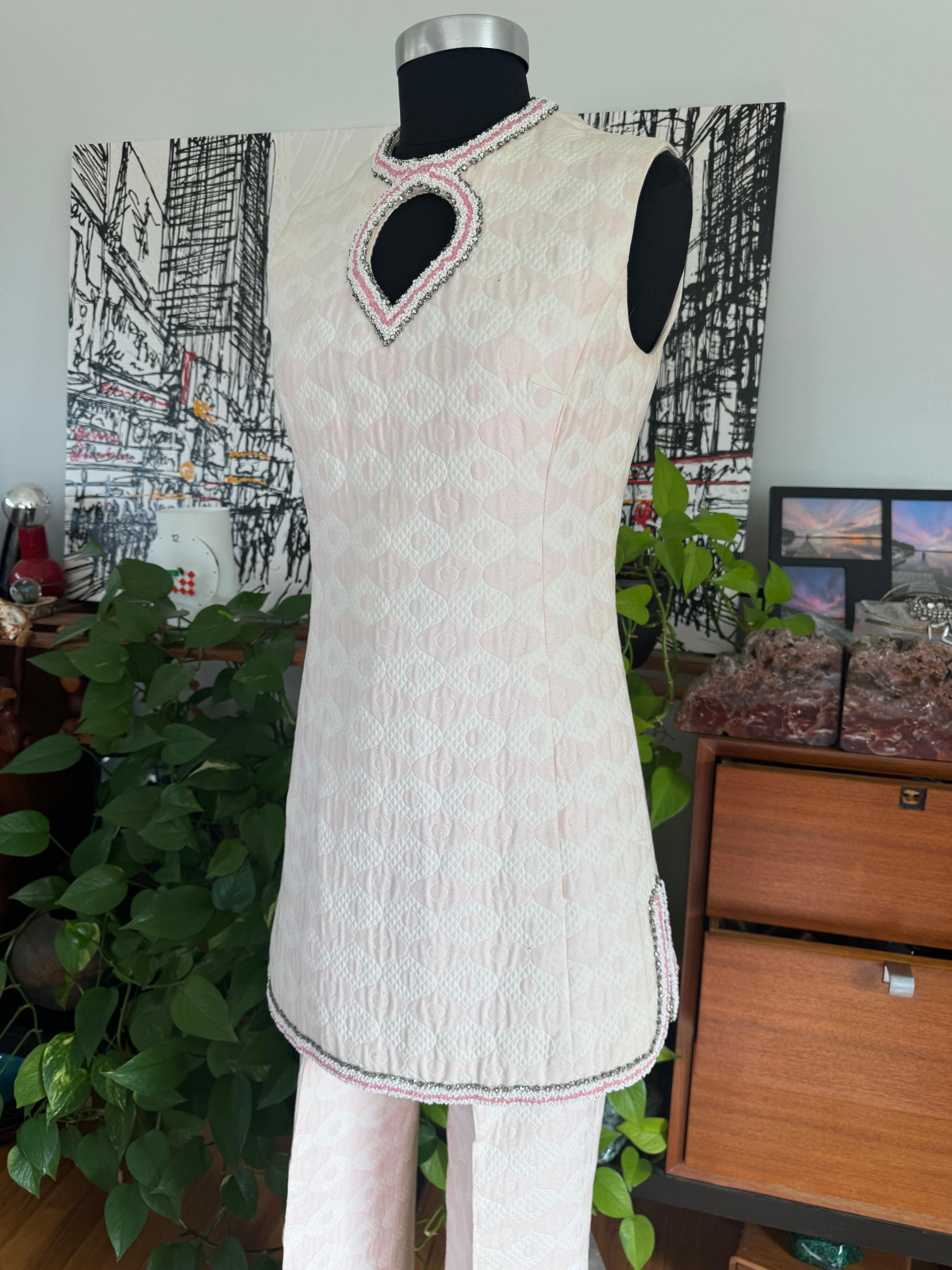Pink Rhinestone Tunic Pant Suit Vintage 1960s For Sale 4