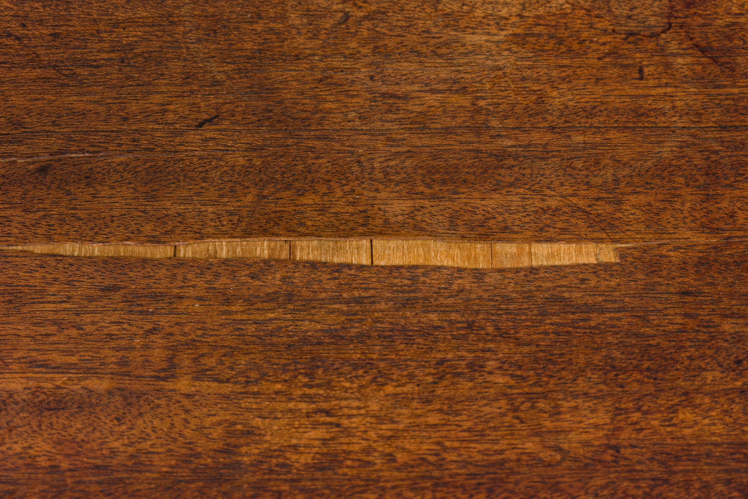 Set di 2 pezzi di tavolini poligonali americani di metà secolo in Wood e ottone in vendita 6
