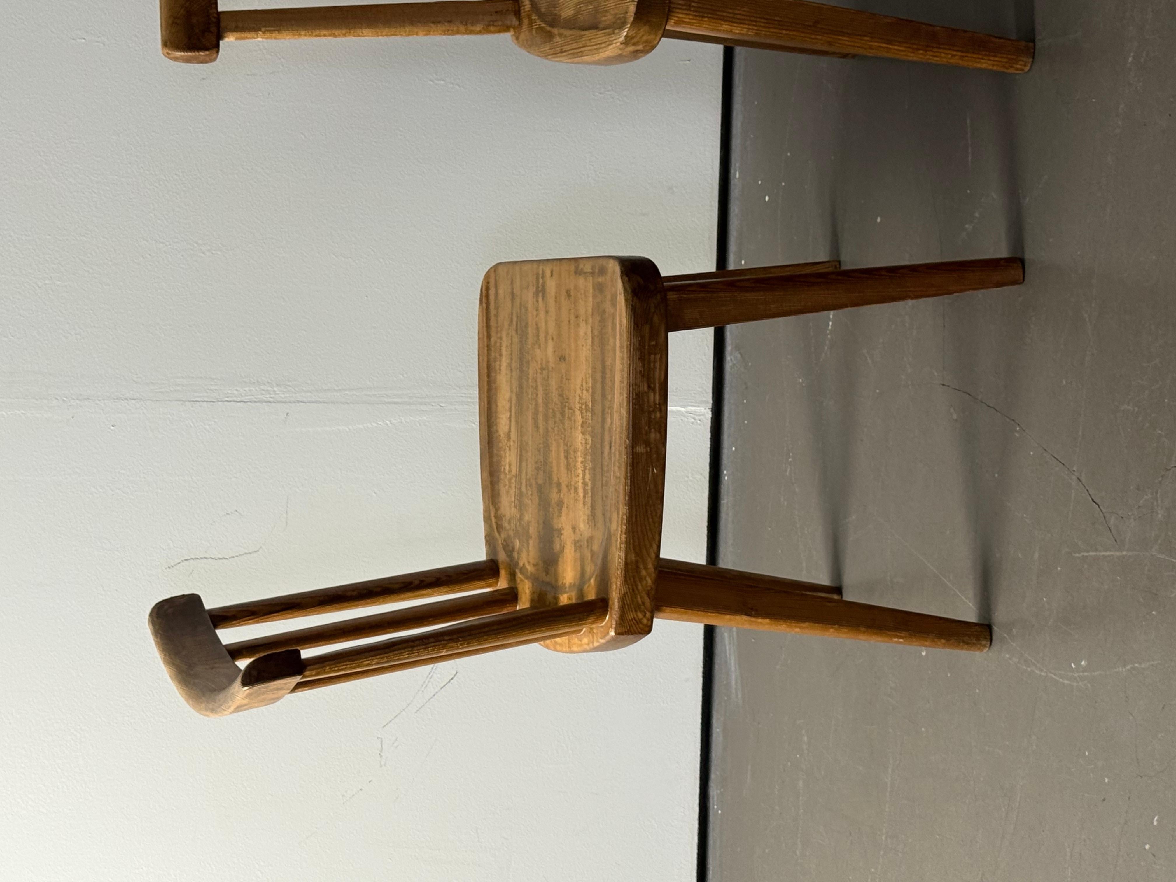 Scandinave moderne 2 chaises en pin, probablement d'Axel Einar Hjorth, pour aby mobel fabrik en vente
