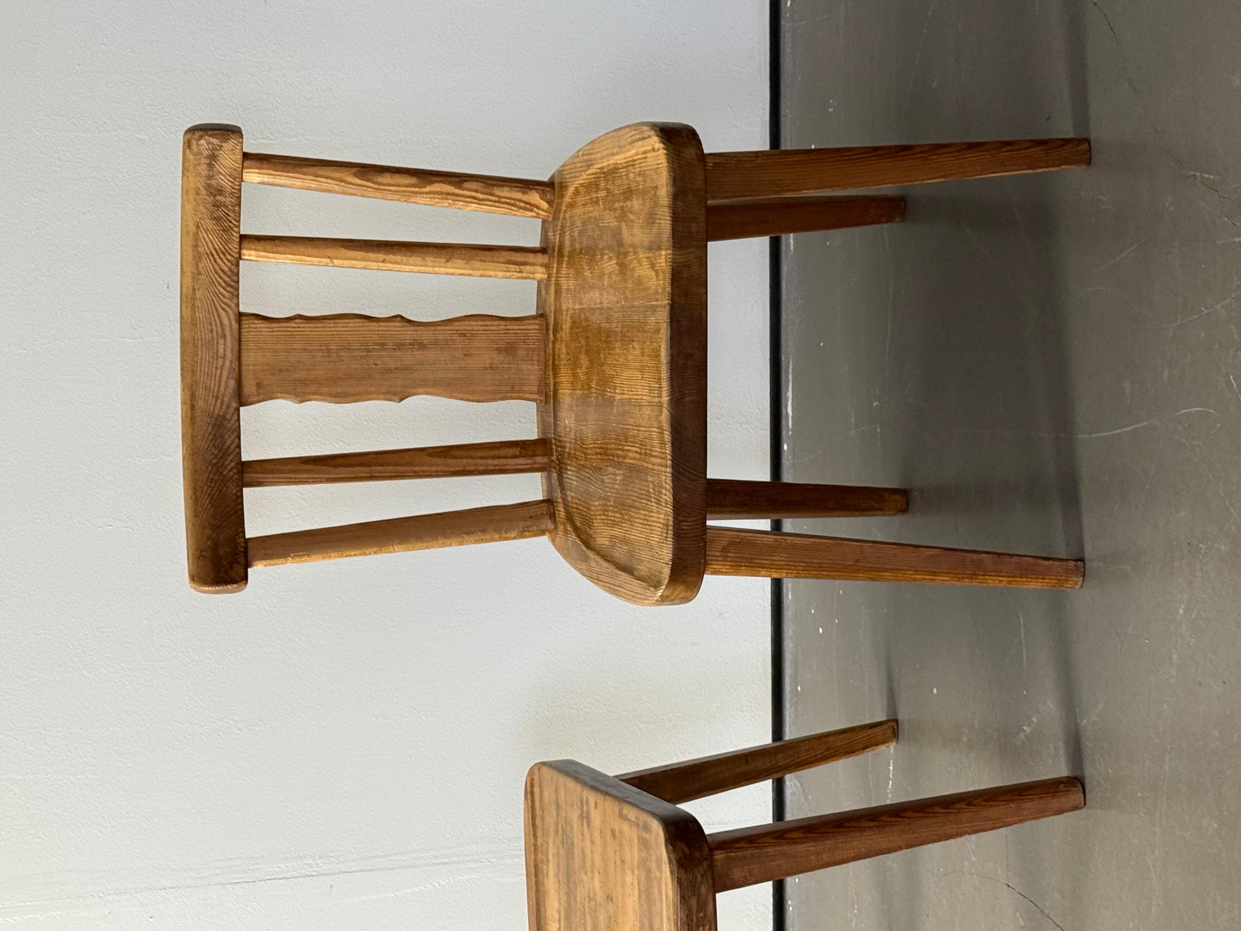 Suédois 2 chaises en pin, probablement d'Axel Einar Hjorth, pour aby mobel fabrik en vente