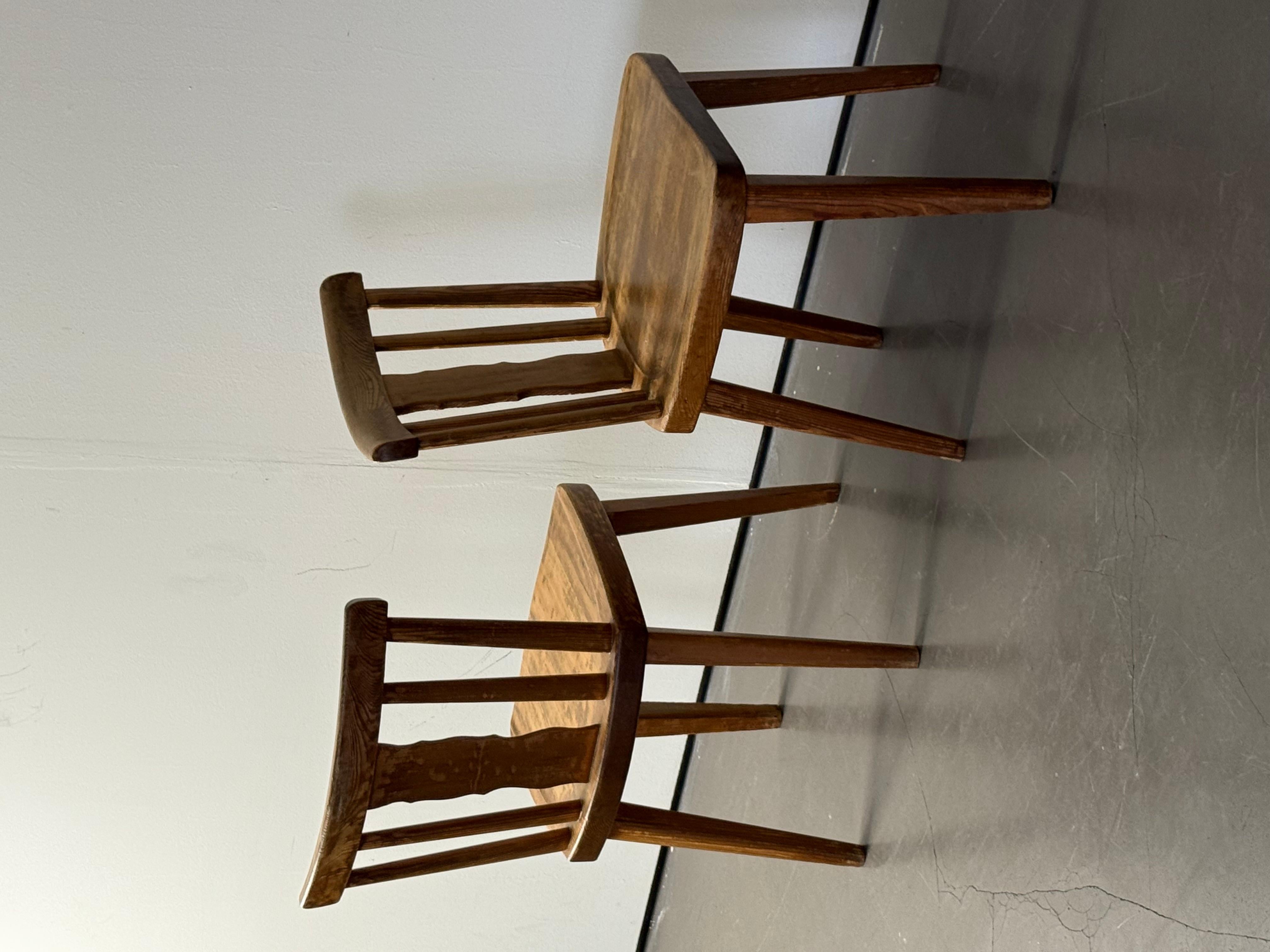 20ième siècle 2 chaises en pin, probablement d'Axel Einar Hjorth, pour aby mobel fabrik en vente