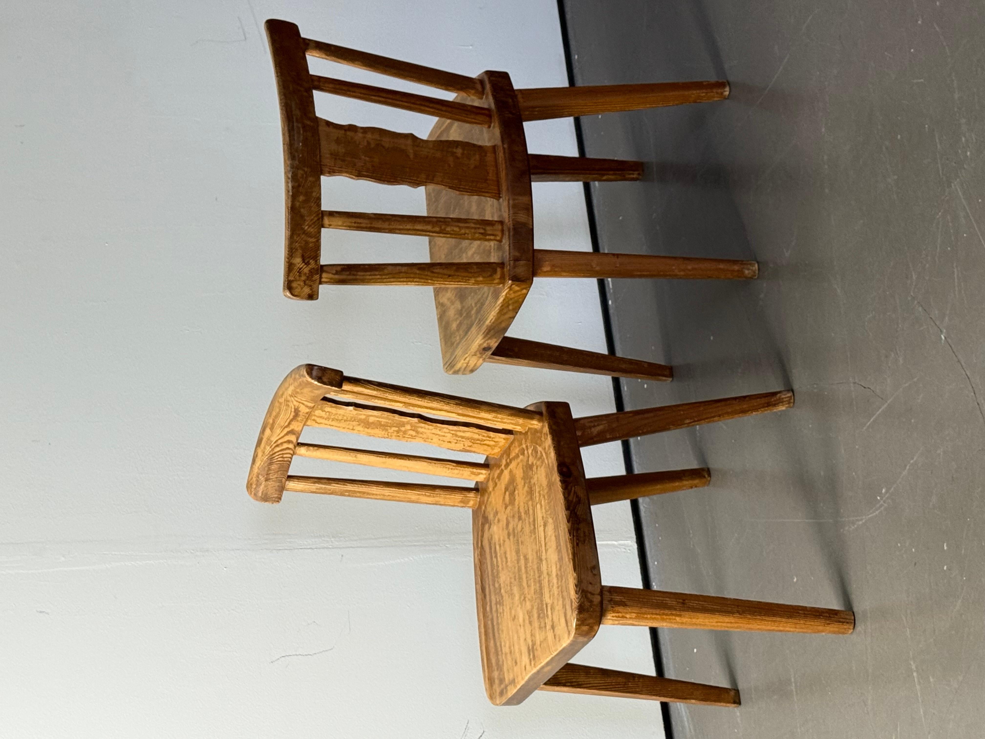 Pin 2 chaises en pin, probablement d'Axel Einar Hjorth, pour aby mobel fabrik en vente
