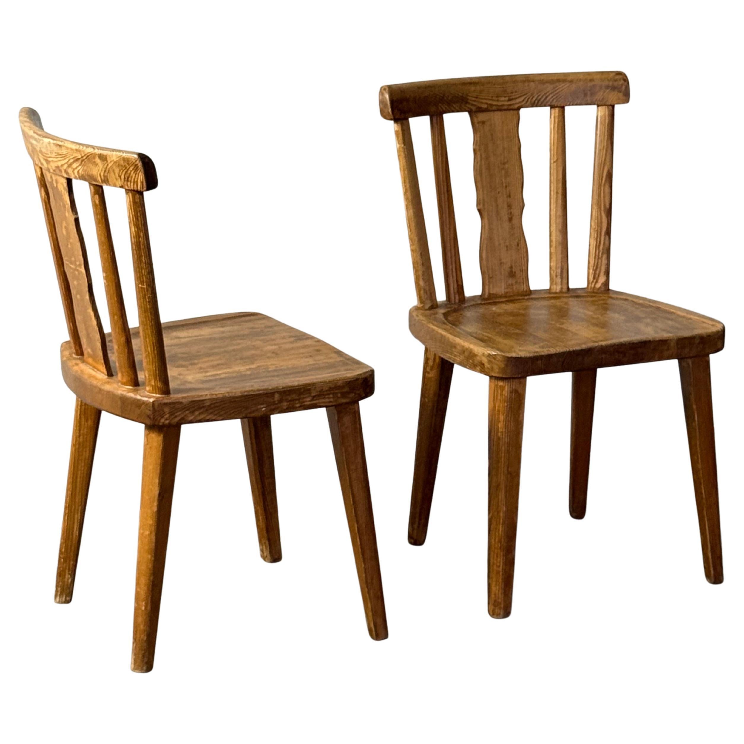 2 chaises en pin, probablement d'Axel Einar Hjorth, pour aby mobel fabrik en vente