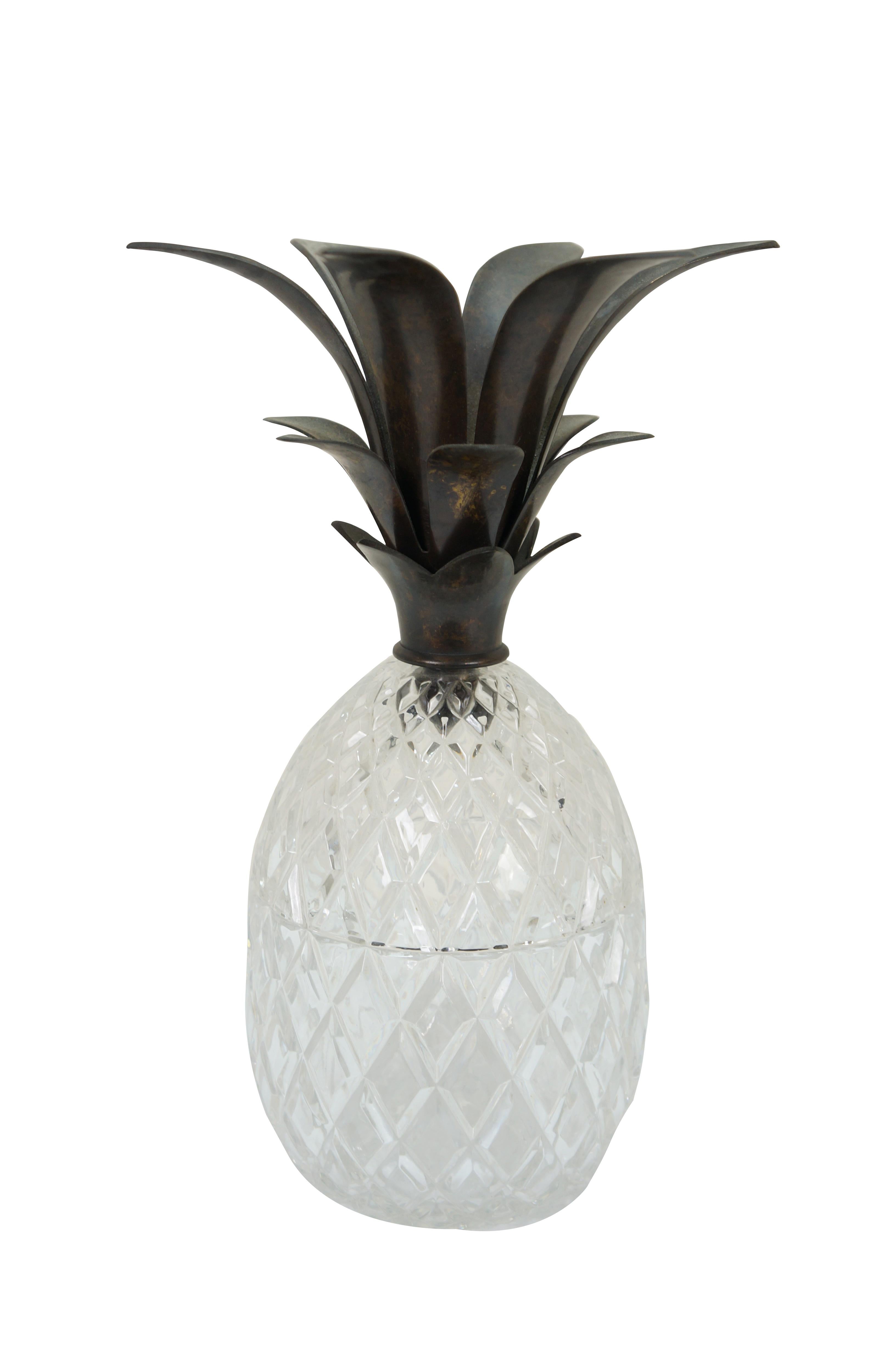 Ein Paar Kristallgläser mit Deckel in Form von Ananas mit dunklen Bronzeblättern aus dem späten 20. Jahrhundert.  Hergestellt von Castilian of Poland.

Abmessungen:
6