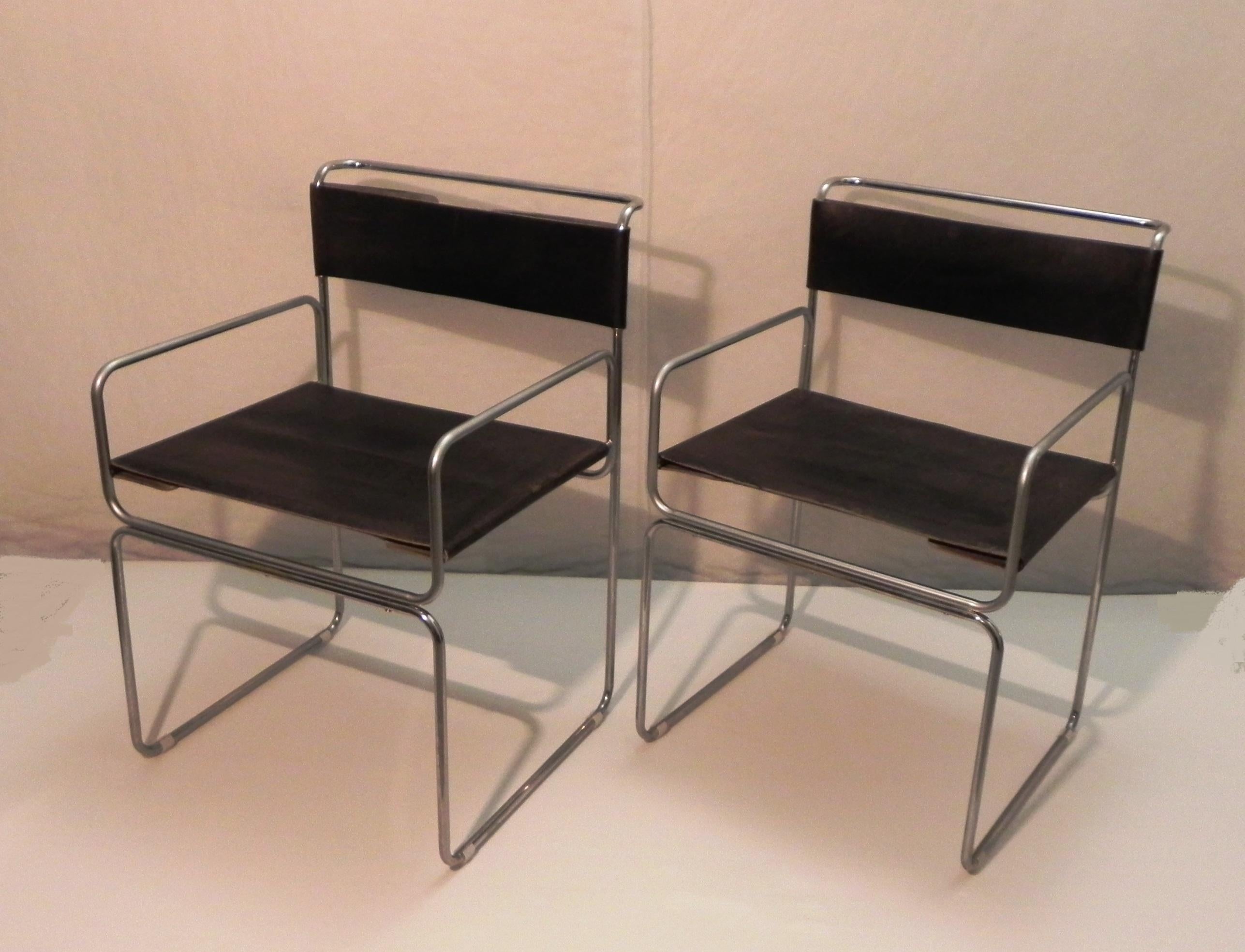 2 poltroncine mod Libellula, produzione Planula anni 60. design by Giovanni Carini. modello raro, con braccioli, piu' larghe .struttura in tubolare cromato, sedile e schienale in cuoio di forte spessore. le sedie sono in buone condizioni. il cuoio