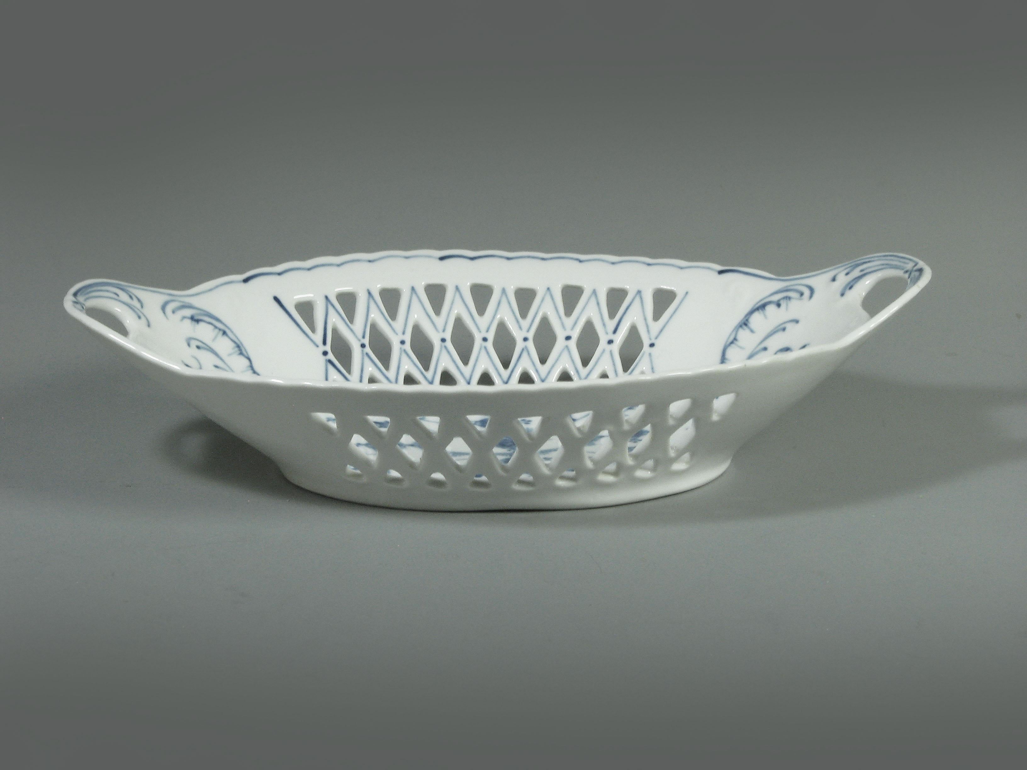 Porcelain 2 Porsgrund Serving Dishes “Bogstad Straw” patern close to Royal Copenhagen For Sale