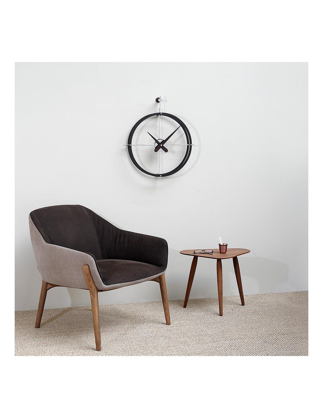 2 puntos N wall clock is a wall accessory designed with the highest quality materials. It is made of chromed steel and fine wood. 2 puntos N wall clock has a German UST mechanism 
2 puntos N wall clock : Chrome and Wood
Not ok for outdoor