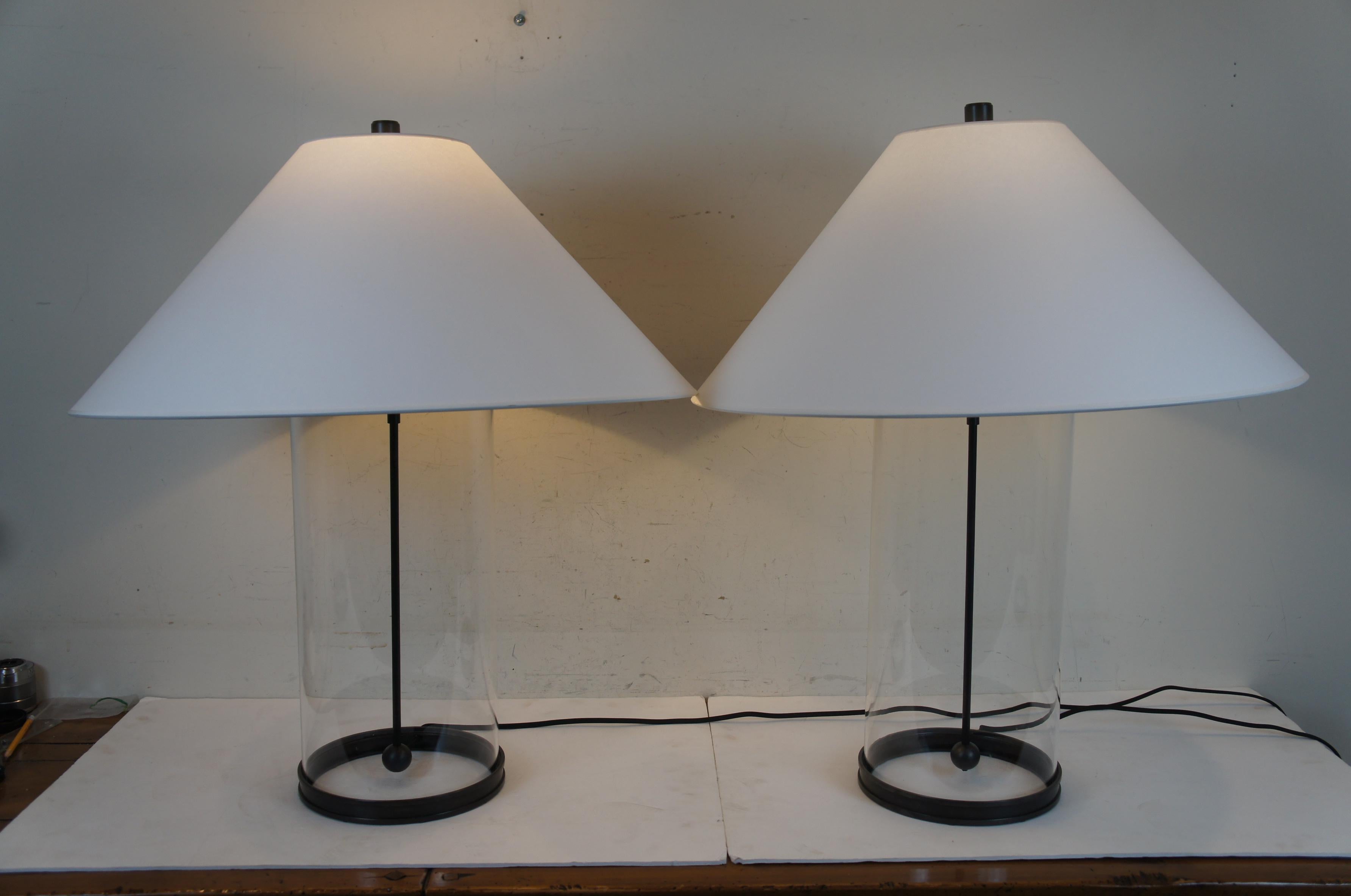2 Lámparas de mesa Ralph Lauren Modern Glass Hurricane Bronce Library Buffet en venta 5