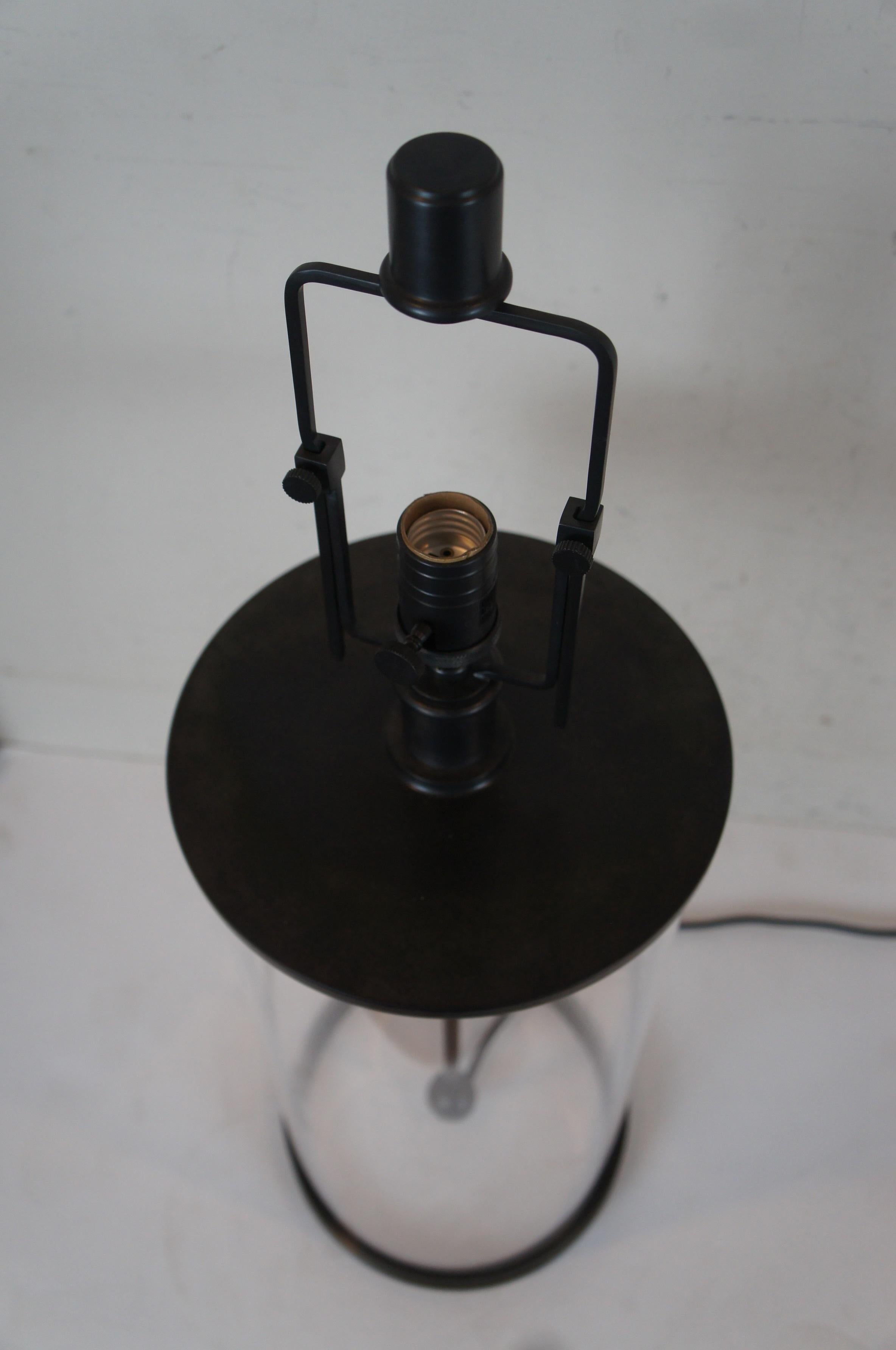 2 Lámparas de mesa Ralph Lauren Modern Glass Hurricane Bronce Library Buffet Vidrio en venta