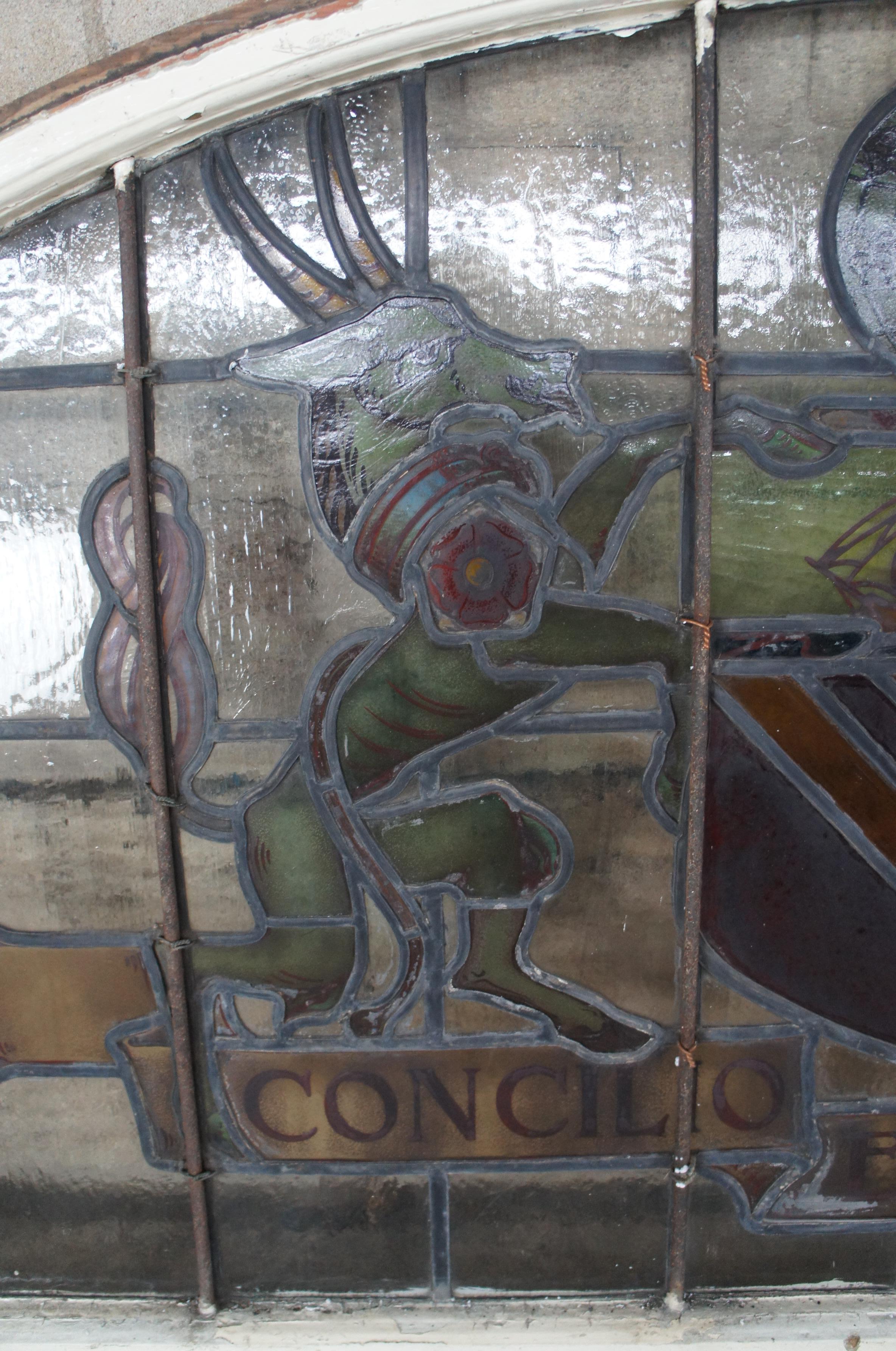 2 rares armoiries de fenêtre palladiennes anciennes en verre teinté anglais de Manchester en vente 13