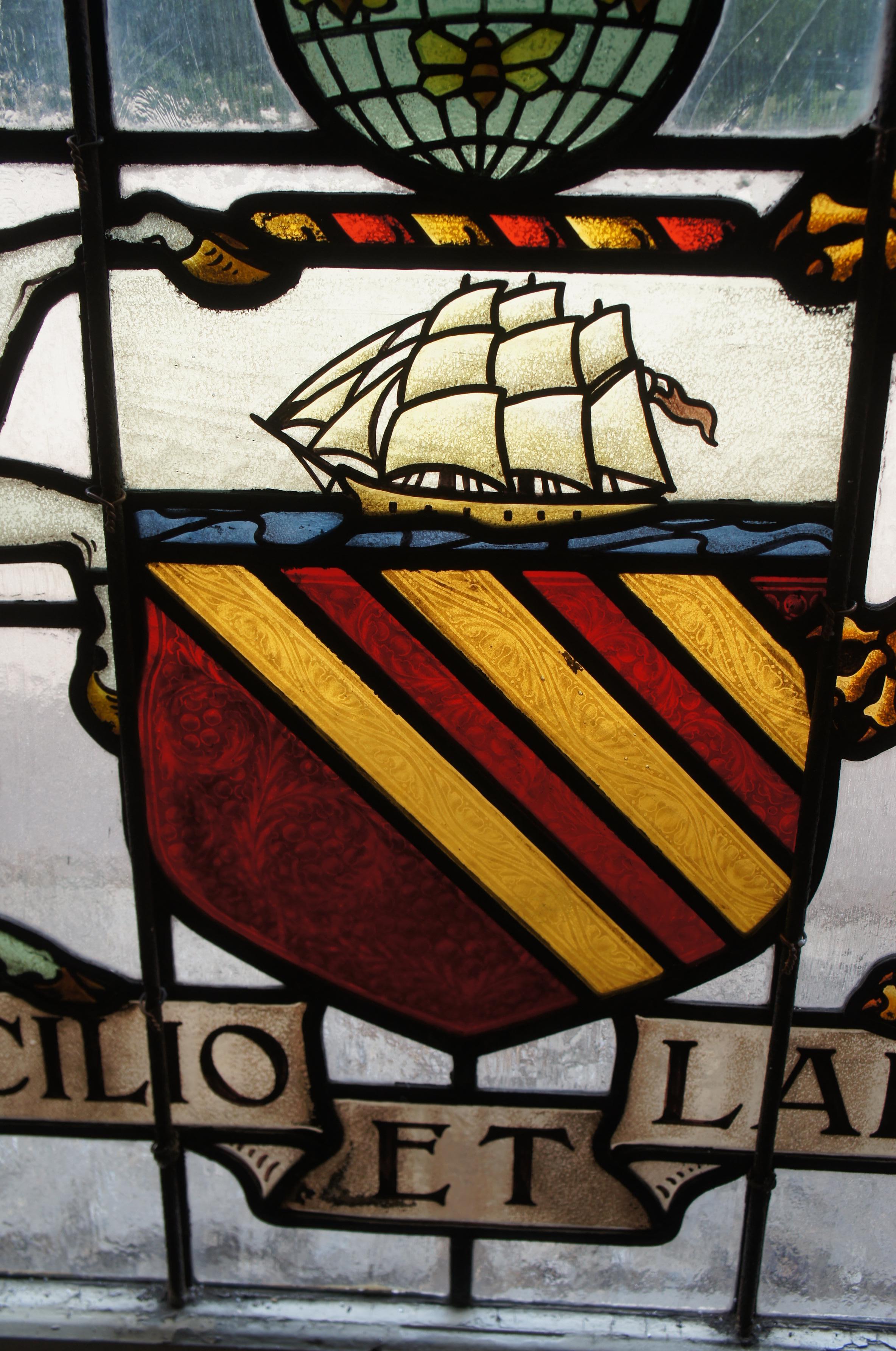 2 rares armoiries de fenêtre palladiennes anciennes en verre teinté anglais de Manchester en vente 3