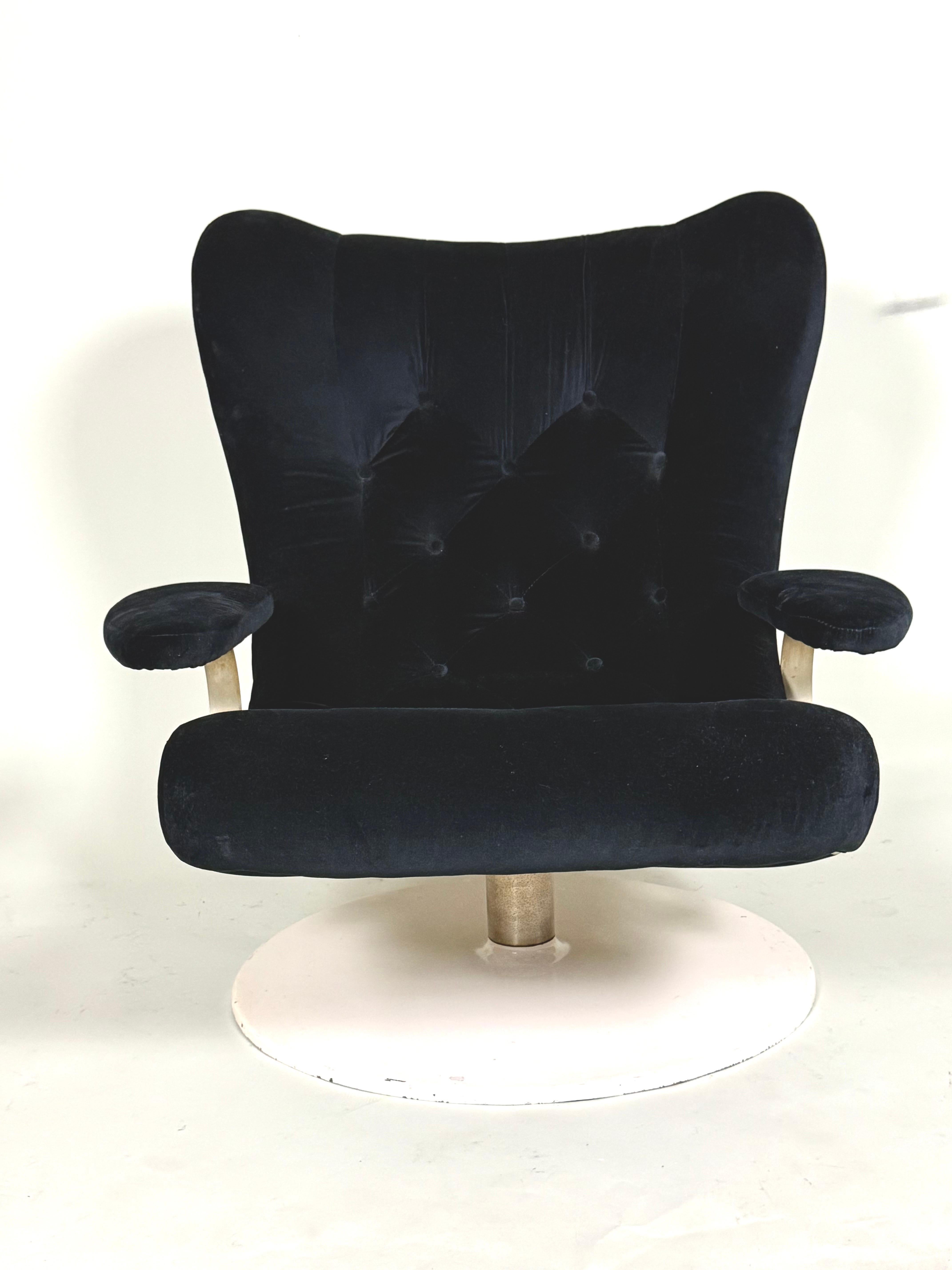 2 Rare Prototype Italian Organic Modern Swivel Lounge Chairs, Joe Colombo, 1970 For Sale 1