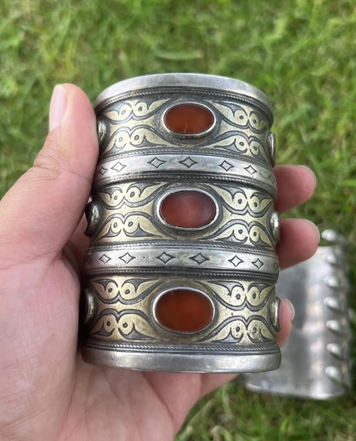 2 Rare Tekke Carnelian Tribal Turkoman Turkmen Silver Cuff Bracelets For Sale 1