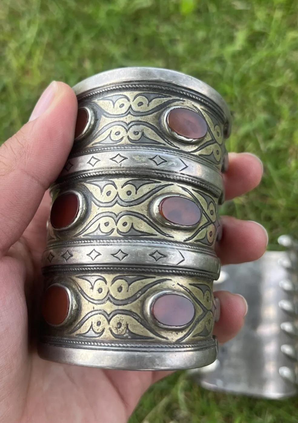 2 Rare Tekke Carnelian Tribal Turkoman Turkmen Silver Cuff Bracelets For Sale 2