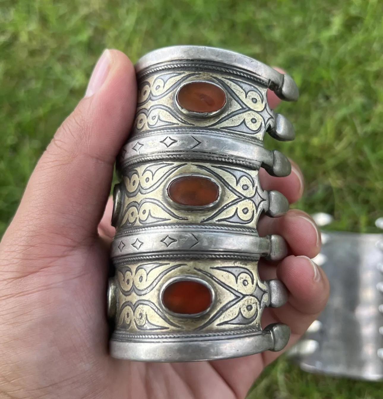 2 Rare Tekke Carnelian Tribal Turkoman Turkmen Silver Cuff Bracelets For Sale 4