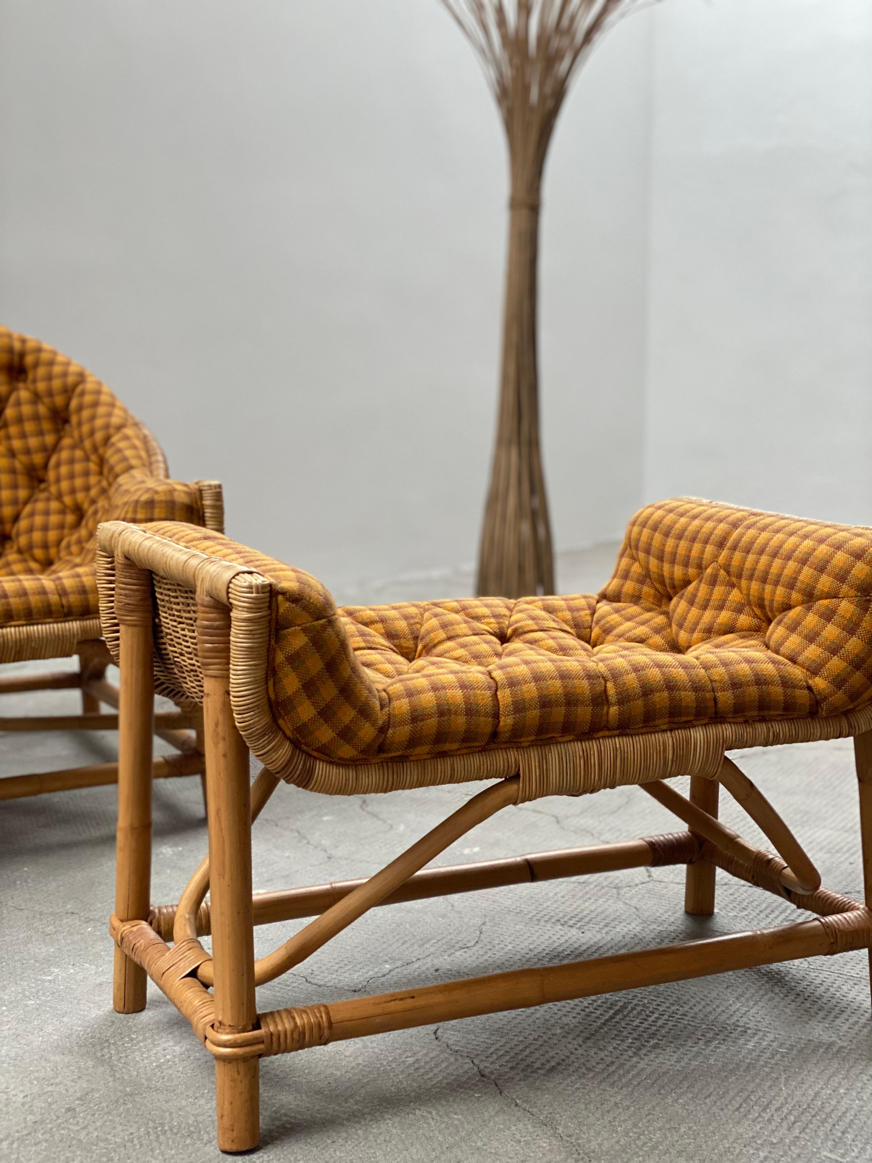 SILLÓN DE MIMBRE RATTÁN CON TABURETE LINA ZERVUDAKI, FRANCIA Años 50 en venta 4