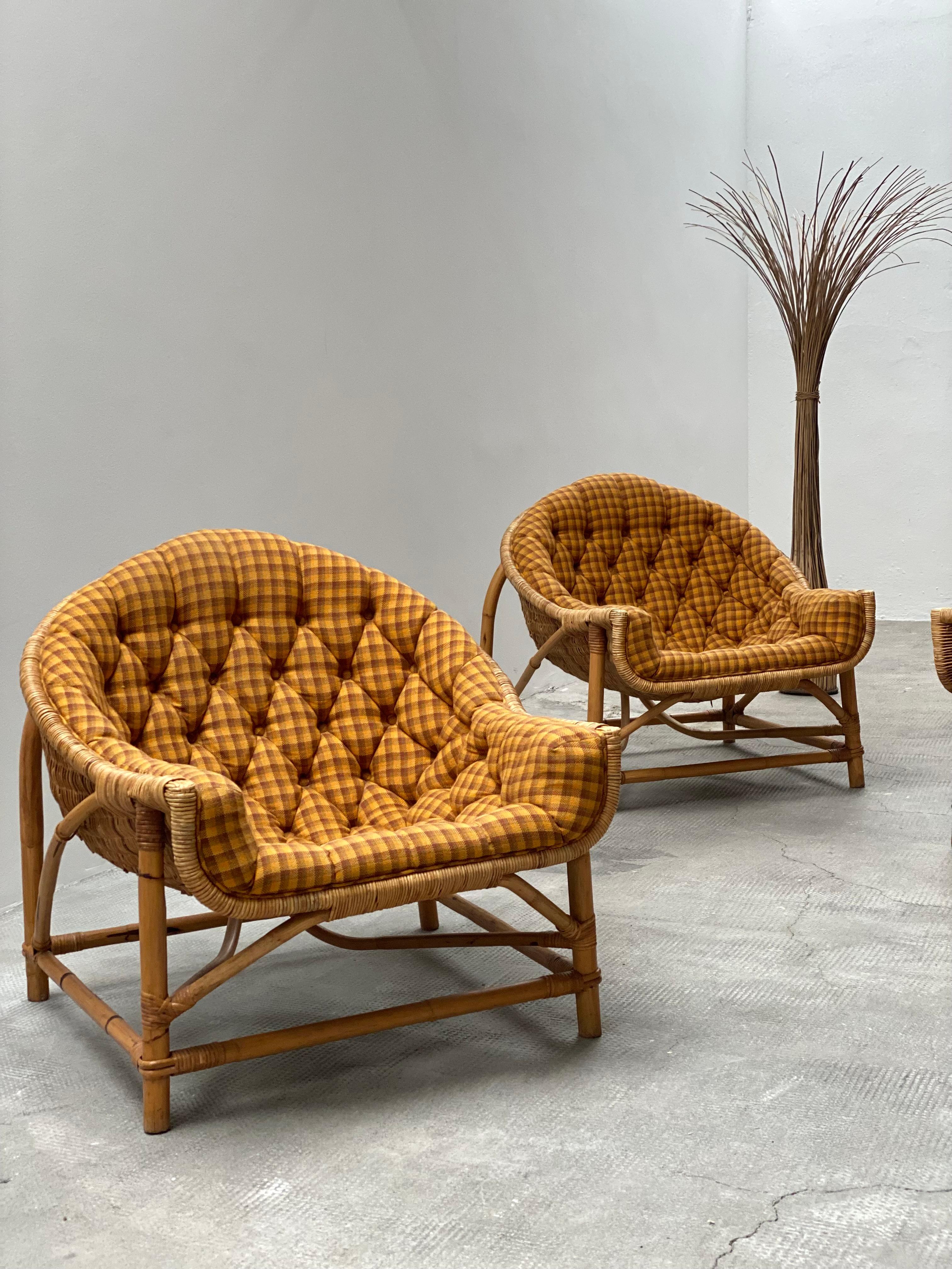 SILLÓN DE MIMBRE RATTÁN CON TABURETE LINA ZERVUDAKI, FRANCIA Años 50 en venta 9