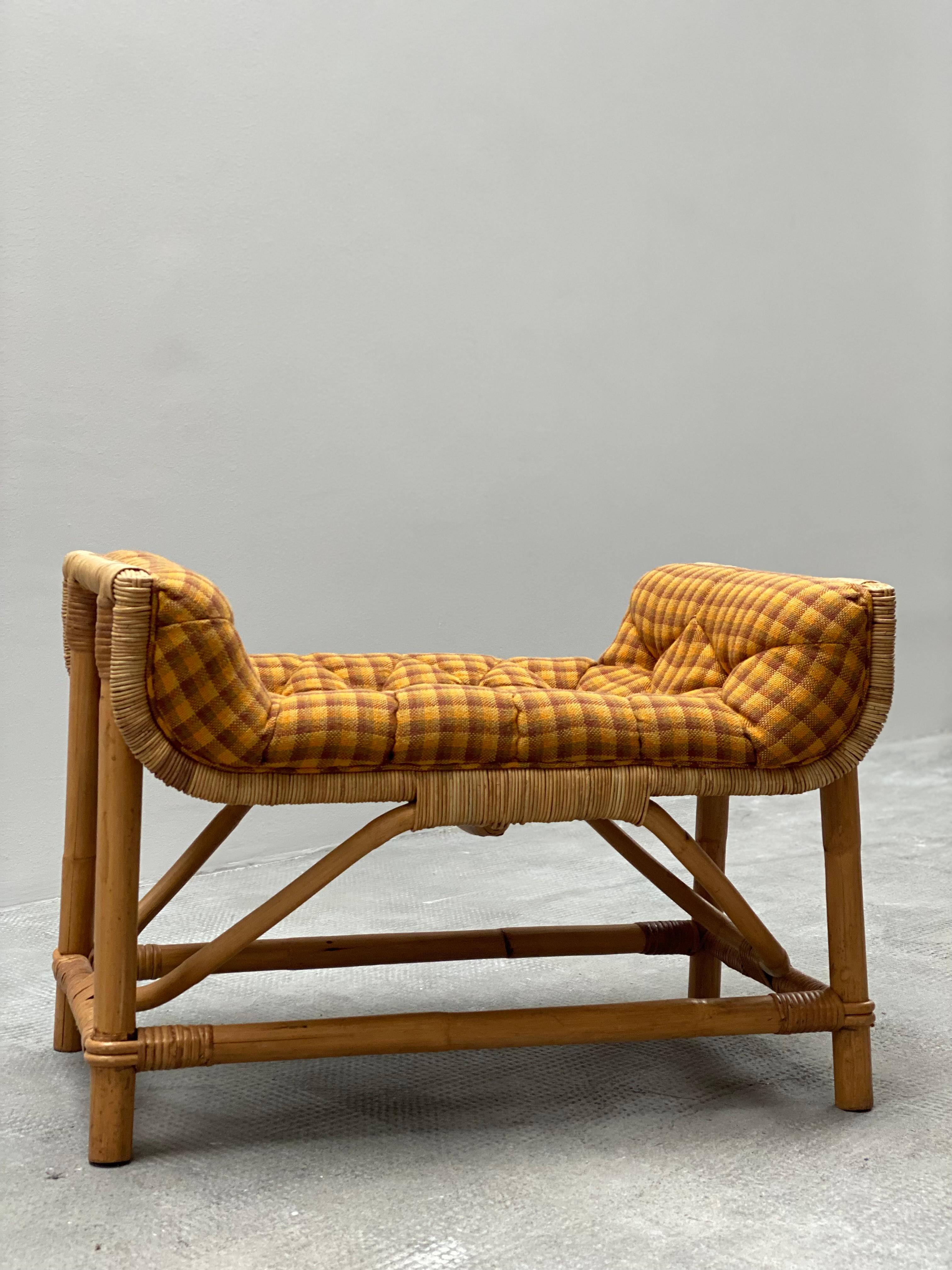 SILLÓN DE MIMBRE RATTÁN CON TABURETE LINA ZERVUDAKI, FRANCIA Años 50 en venta 11