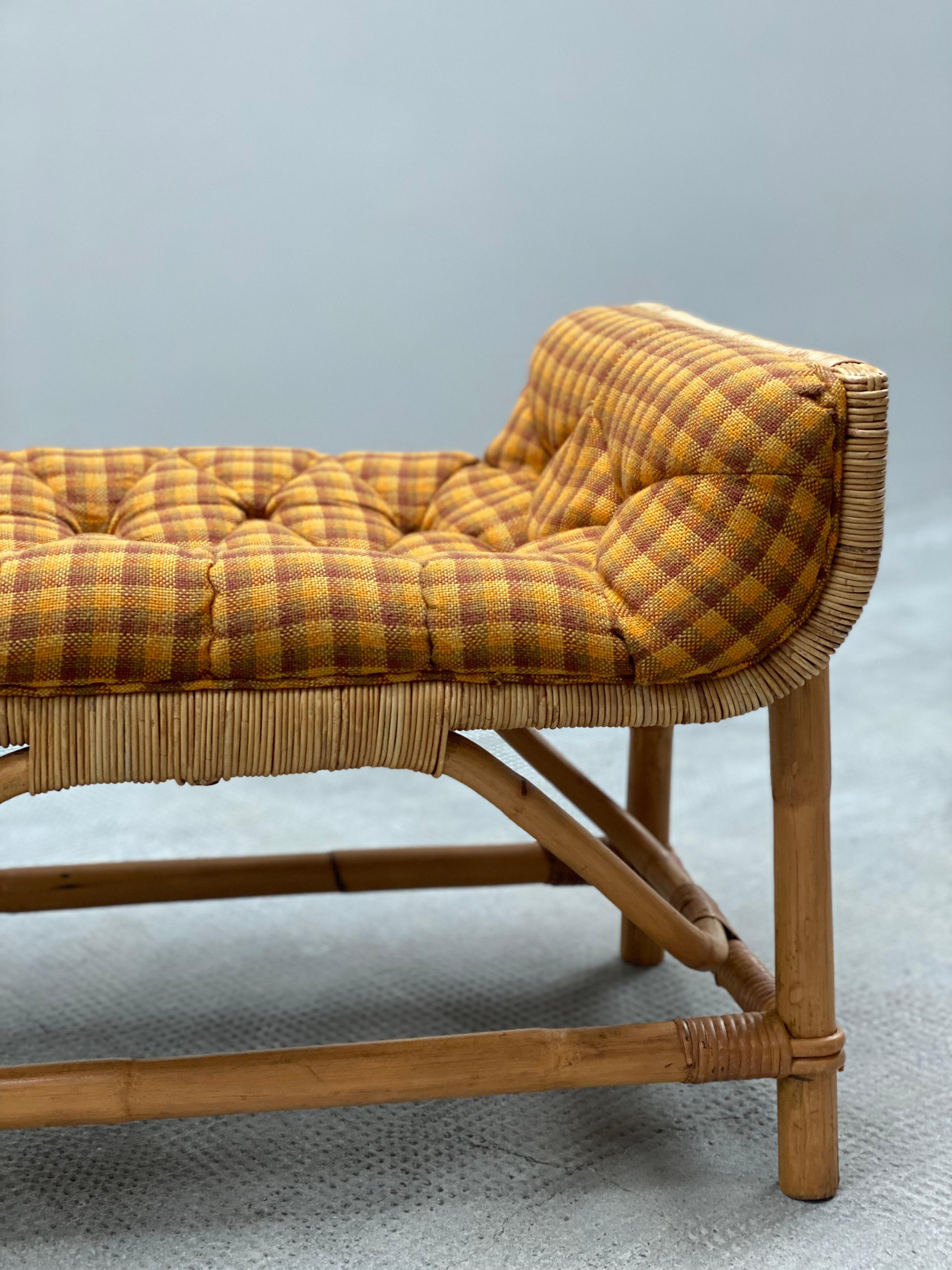 SILLÓN DE MIMBRE RATTÁN CON TABURETE LINA ZERVUDAKI, FRANCIA Años 50 en venta 12