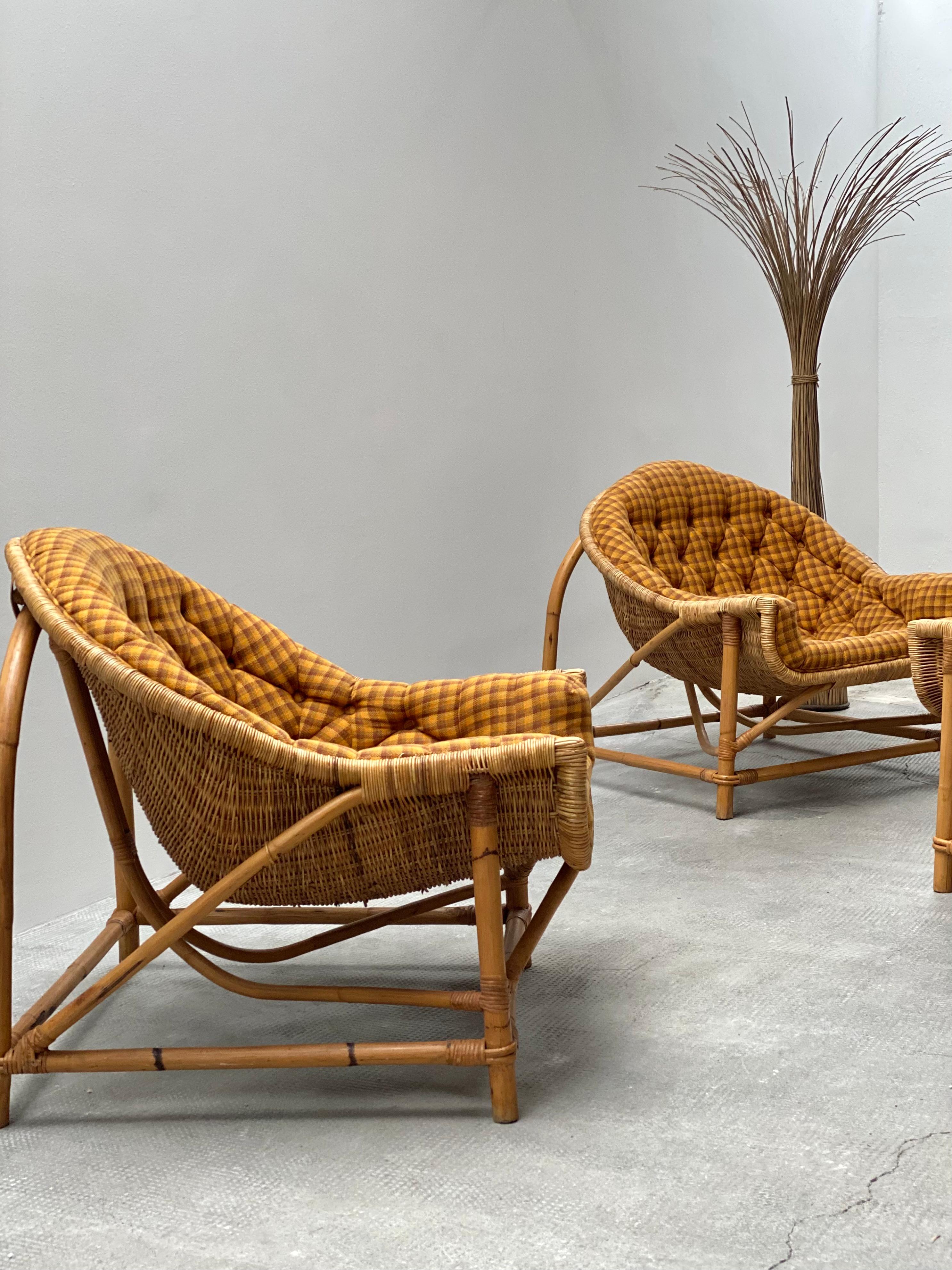 SILLÓN DE MIMBRE RATTÁN CON TABURETE LINA ZERVUDAKI, FRANCIA Años 50 Francés en venta