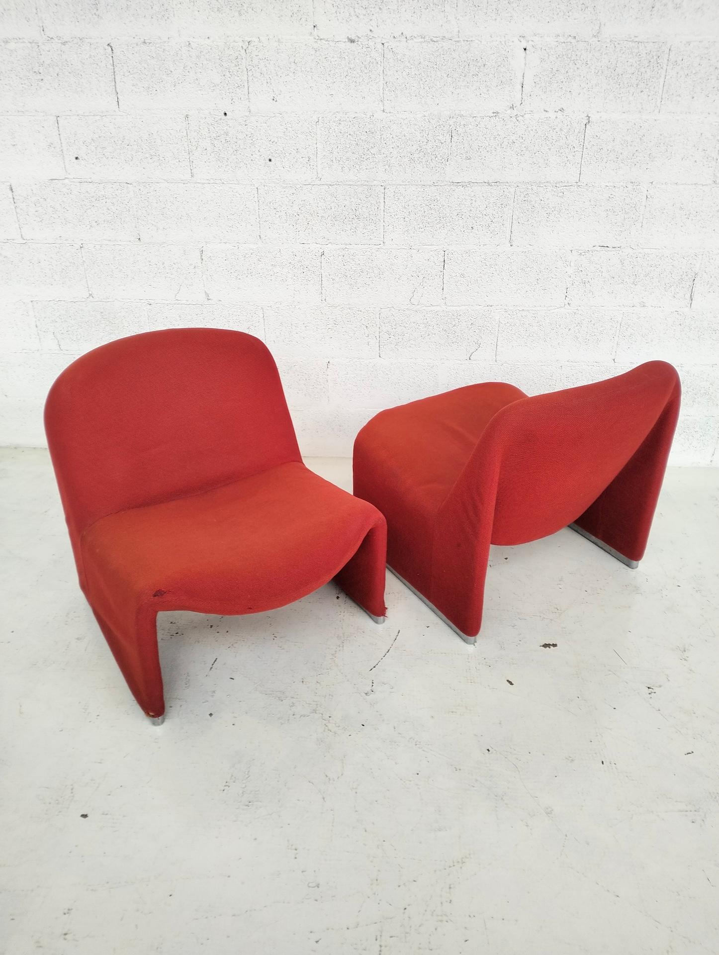 Fabriquée à la main et sous licence par Anonima Castelli en Italie, cette chaise Alky a été conçue pour un usage individuel, mais les chaises peuvent également être assemblées pour créer un canapé 2 places par exemple.
Une chaise longue