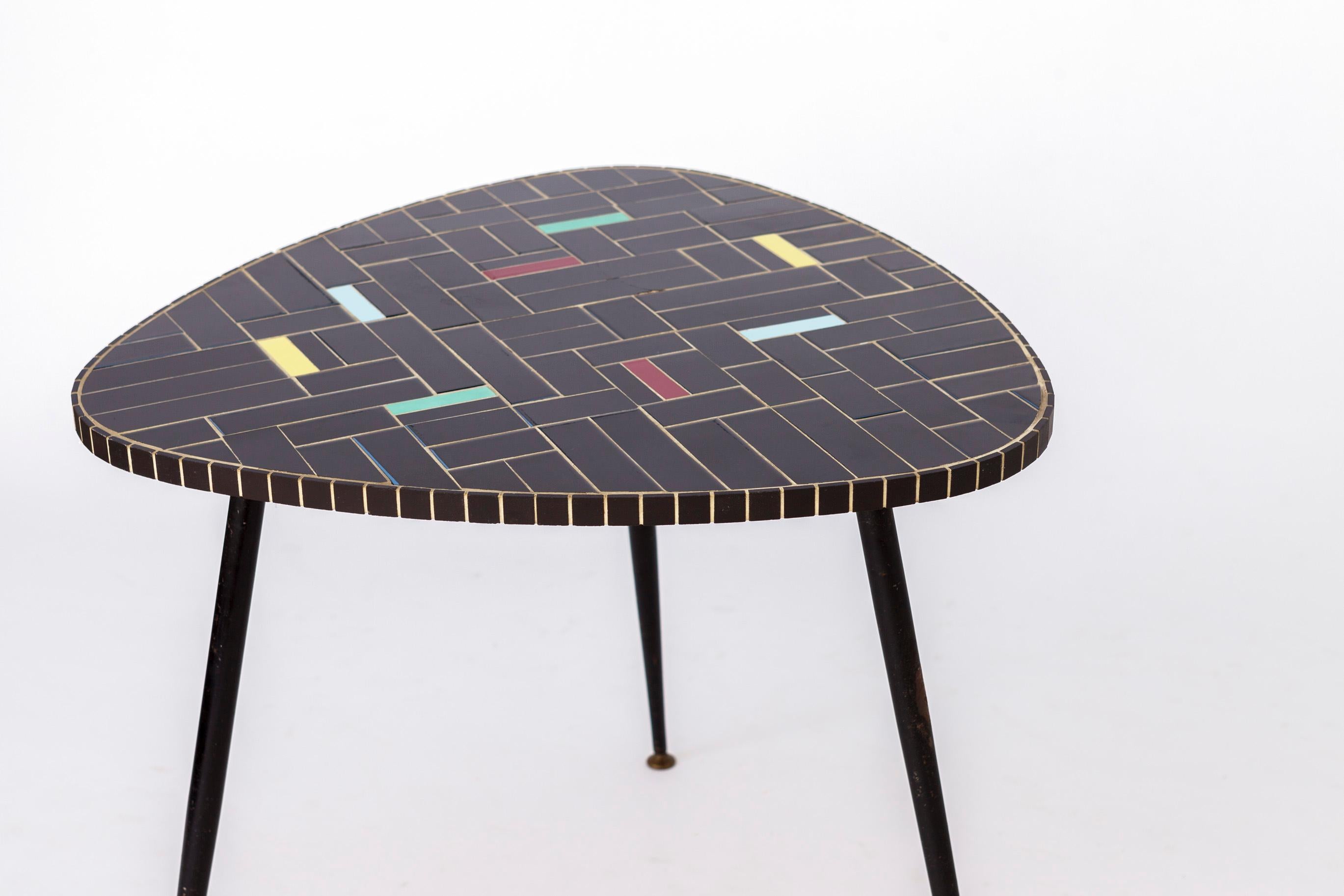 Mid-Century Modern 2 tables d'appoint Rockabilly vintage des années 1960 en vente