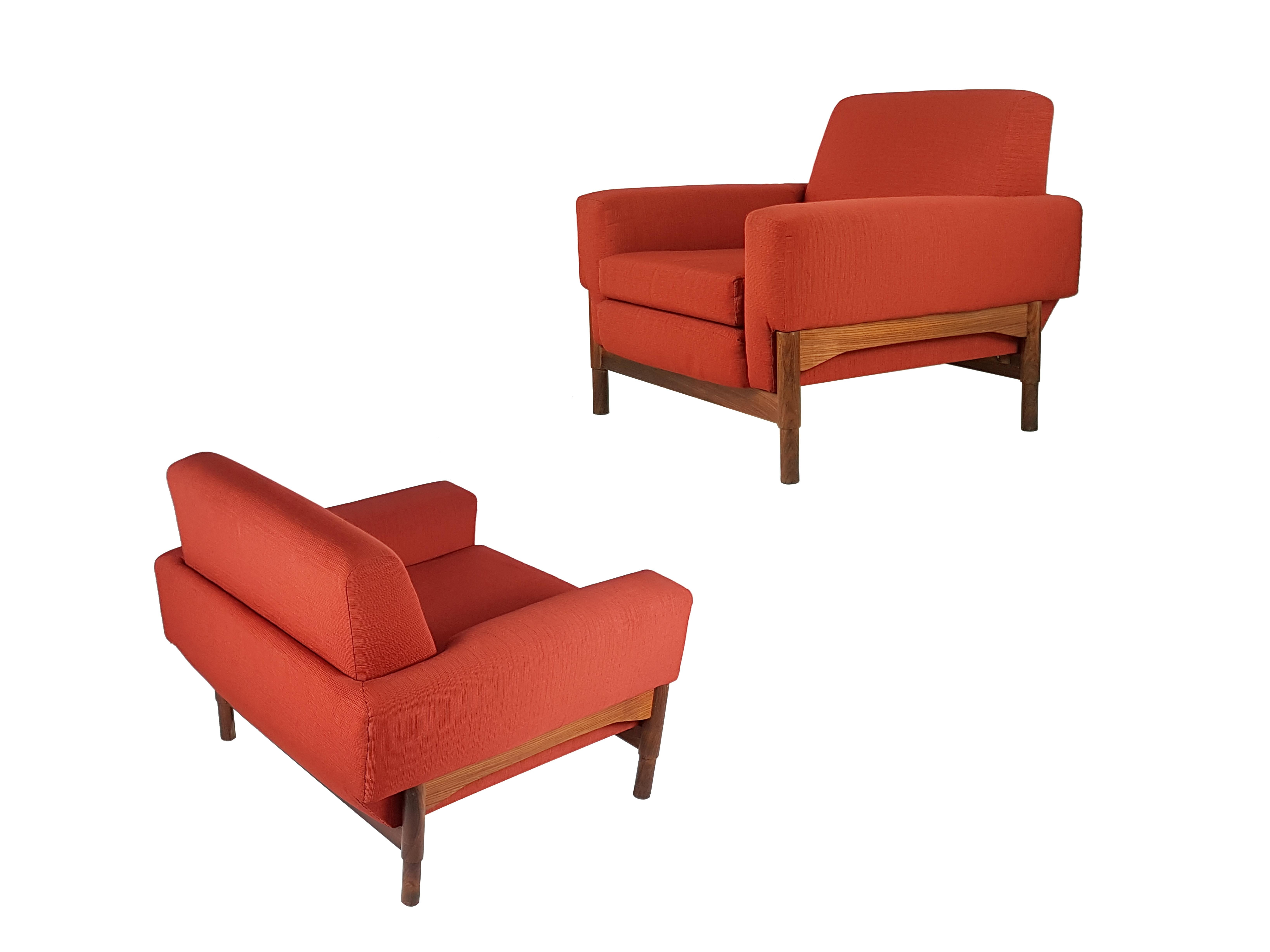 Pair of Wood & Brick Red Fabric 1960 Armchair by S. Saporiti for F.Lli Saporiti In Good Condition For Sale In Varese, Lombardia