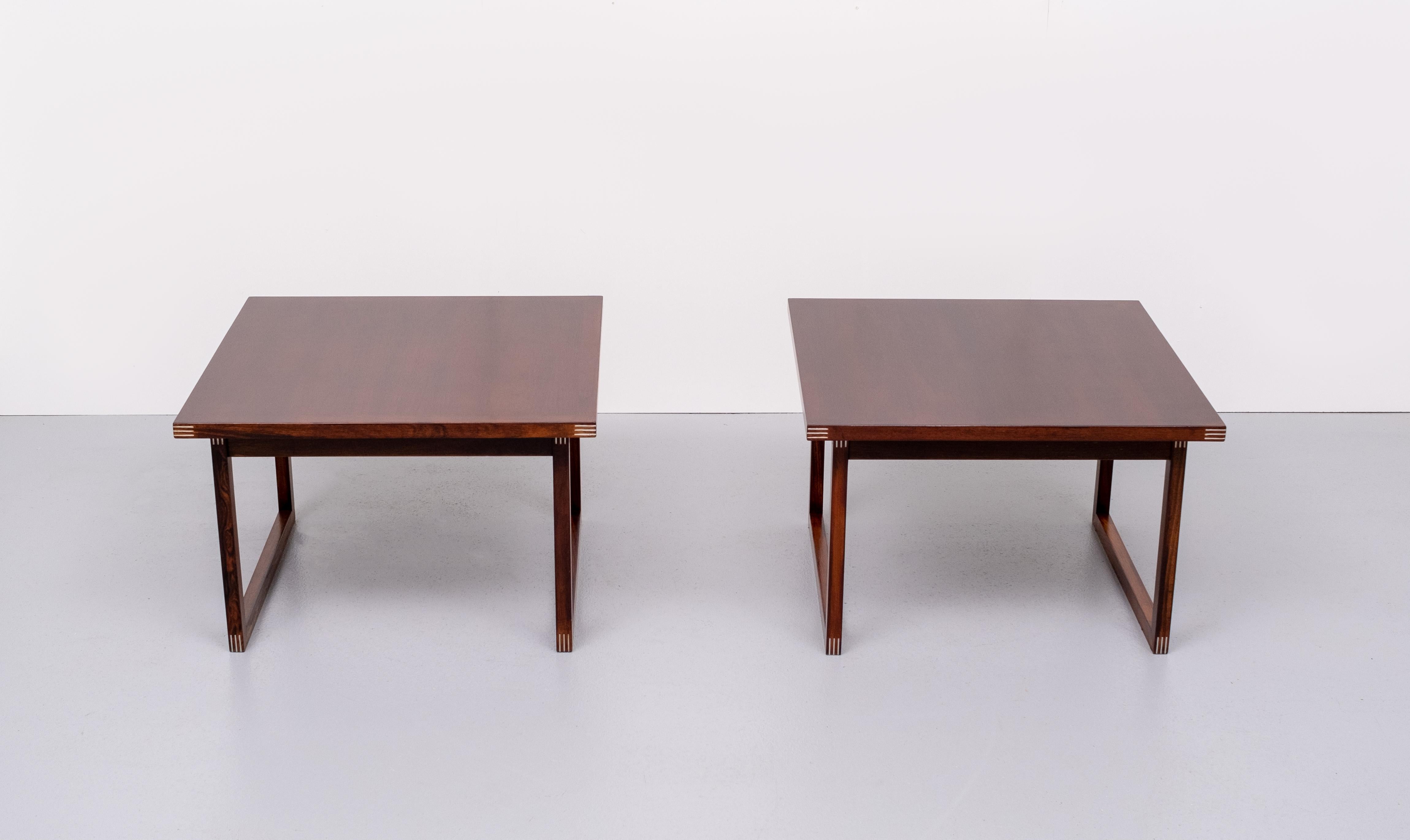 Very nice set of sofa tables Denmark, circa 1960. Superb construction with precision exposed contrasting aluminium joints. A beautiful Danish Mid-Century Modern piece.


