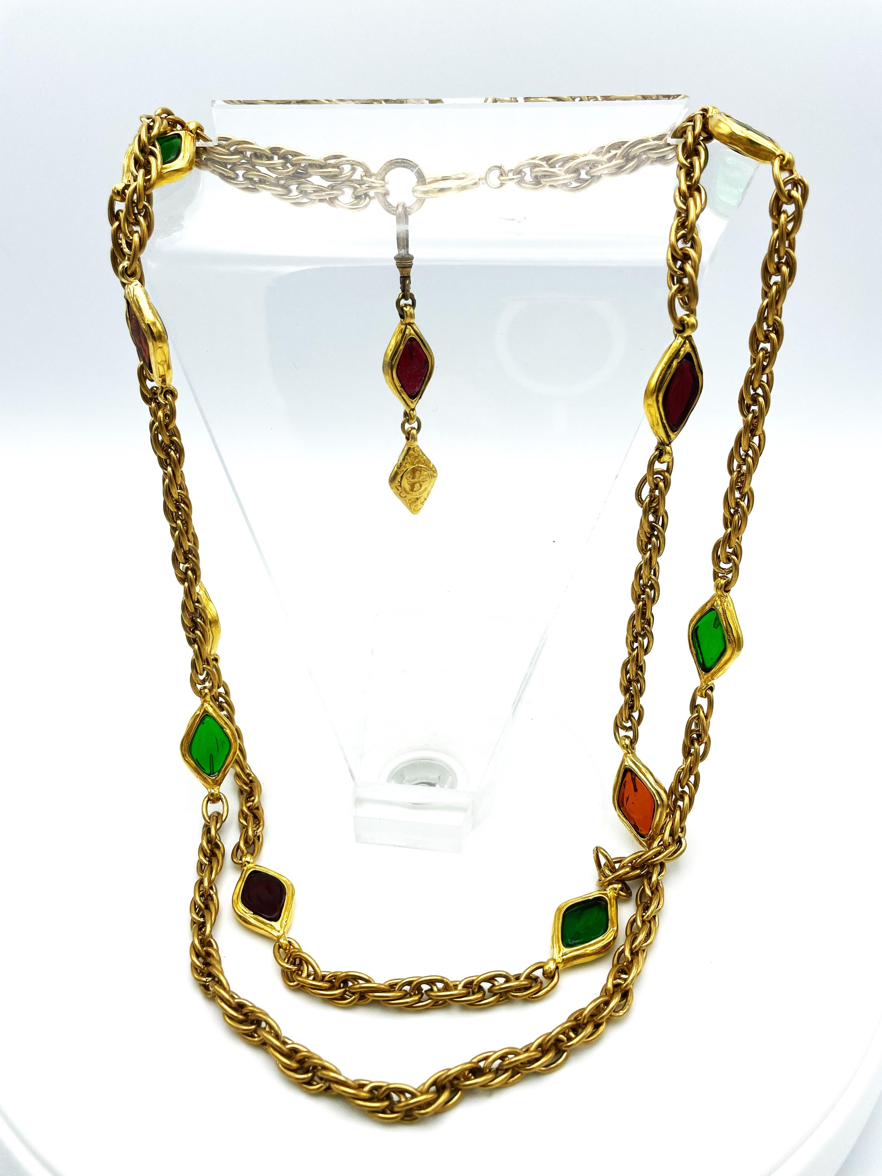  2 row Chanel necklace with red and green pate the verre, gold plated, 1970/80's For Sale 4