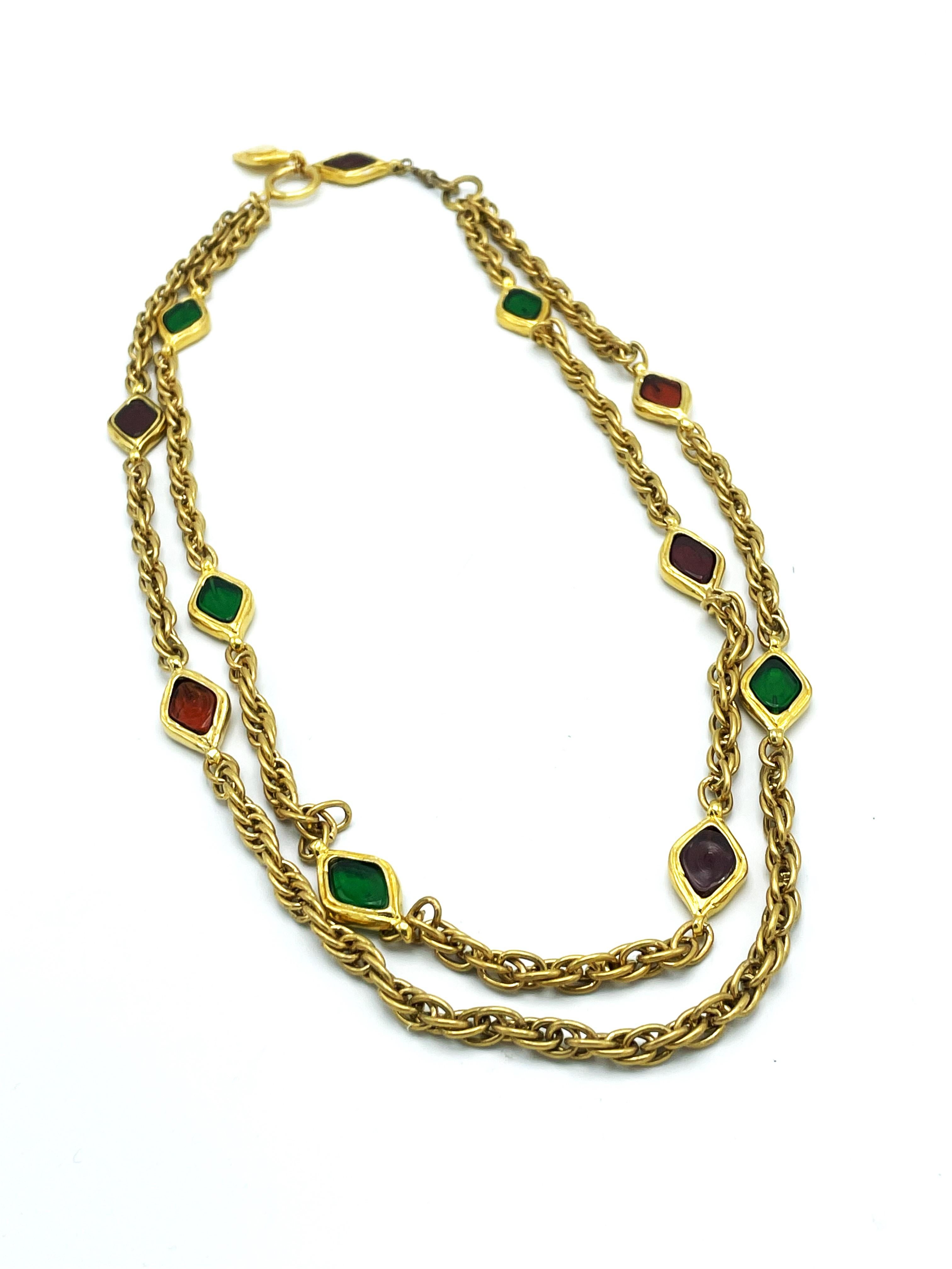  2 row Chanel necklace with red and green pate the verre, gold plated, 1970/80's For Sale 1